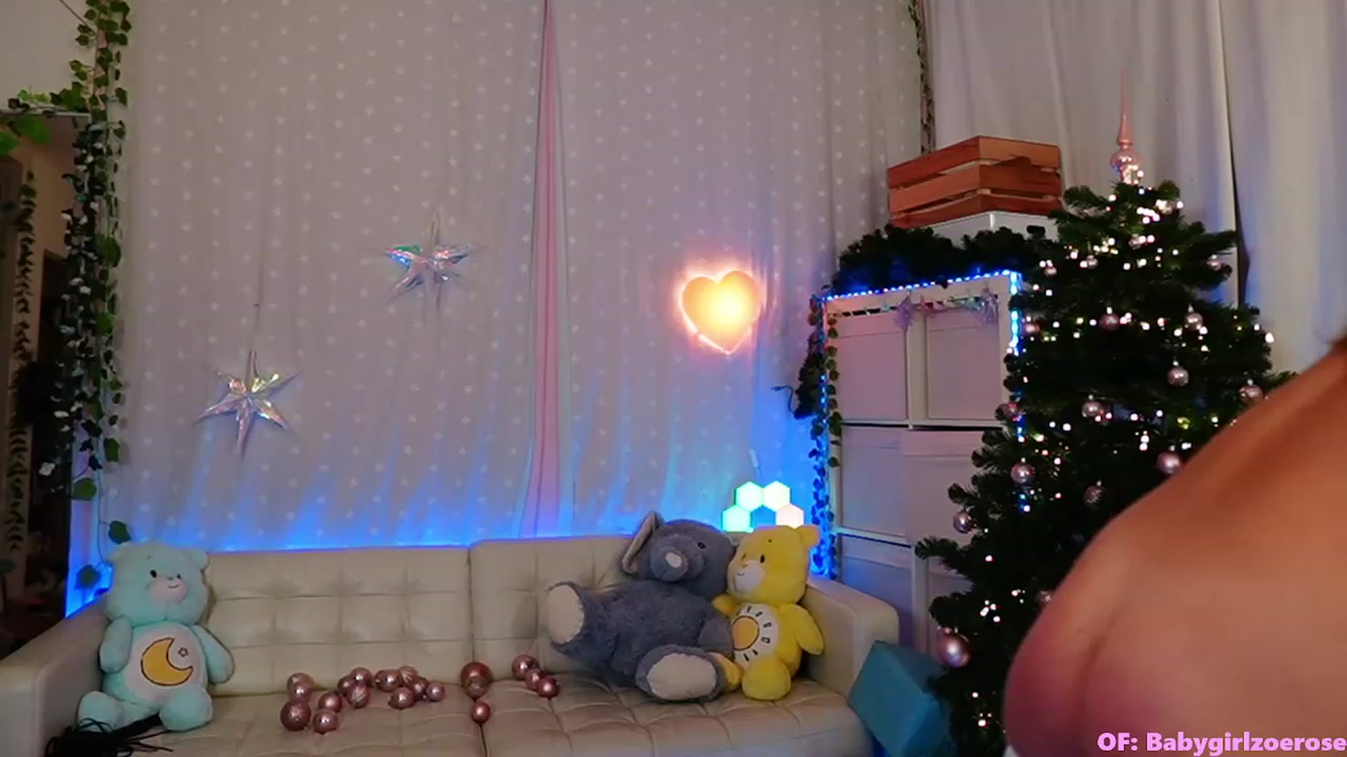 Gallery image thumbnail from babygirlzoe3's myfreecams stream on, 12/05/2022, 01:35 image 16 of 20