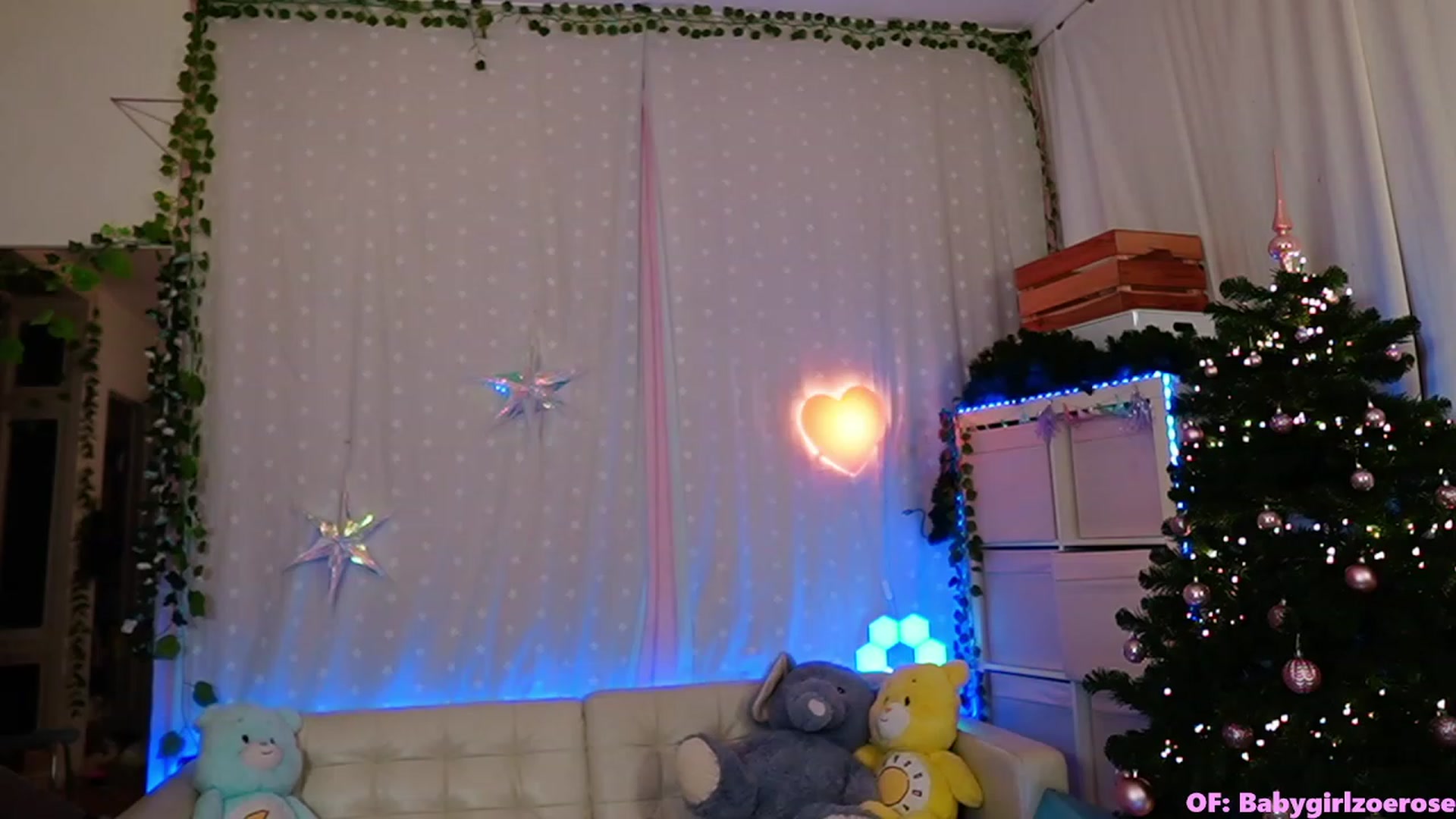 Gallery image thumbnail from babygirlzoe3's myfreecams stream on, 12/05/2022, 03:06 image 12 of 20