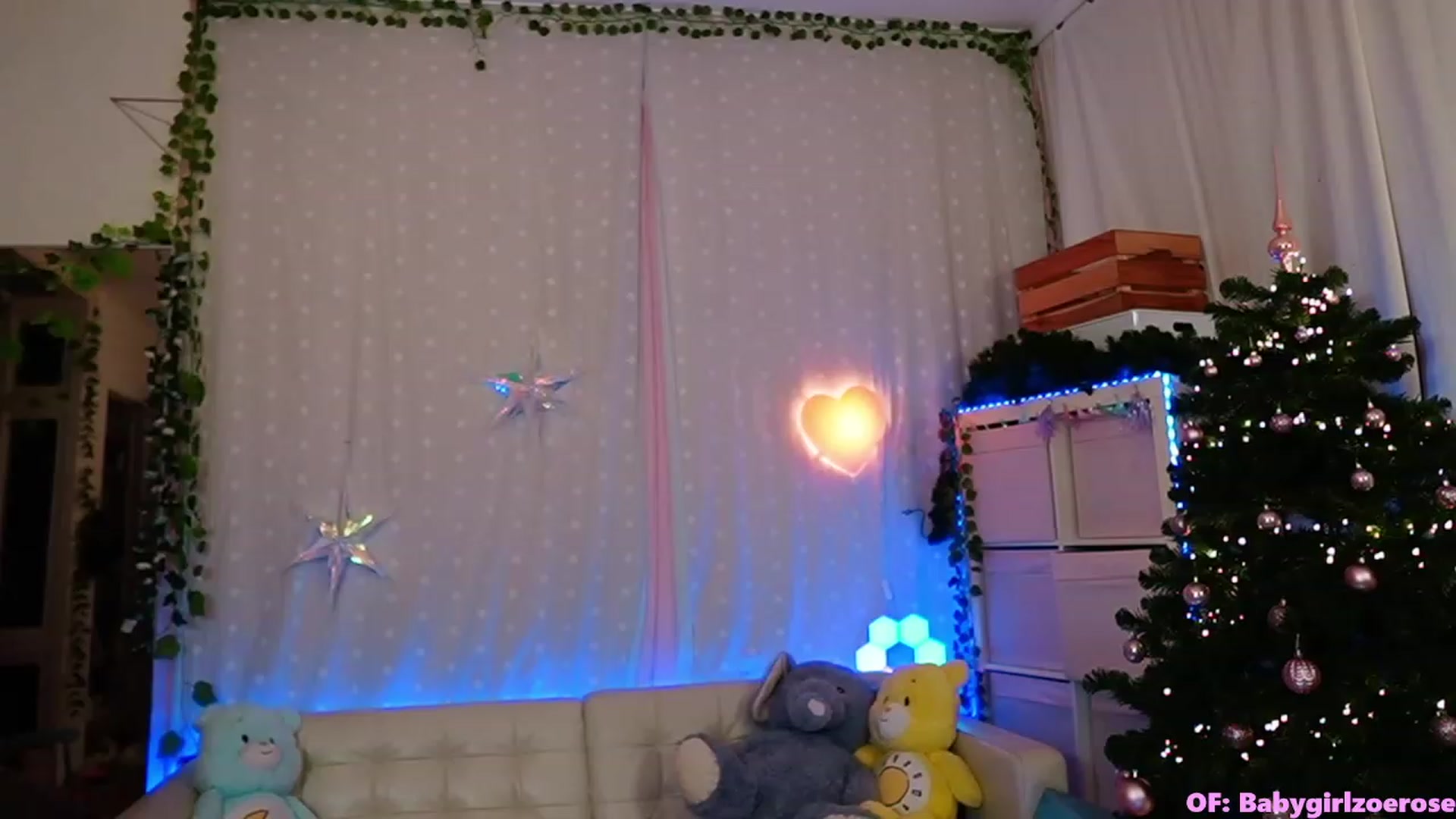 Gallery image thumbnail from babygirlzoe3's myfreecams stream on, 12/05/2022, 03:06 image 13 of 20