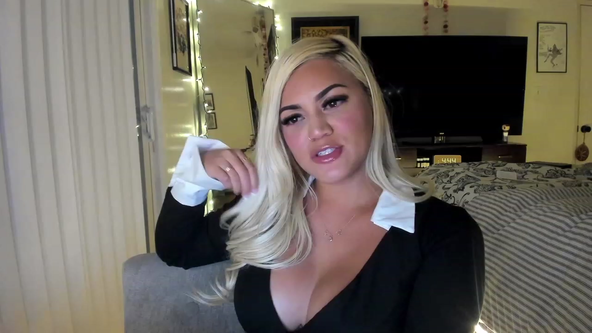 Gallery image thumbnail from babytoshi's myfreecams stream on, 12/01/2022, 01:00 image 9 of 20