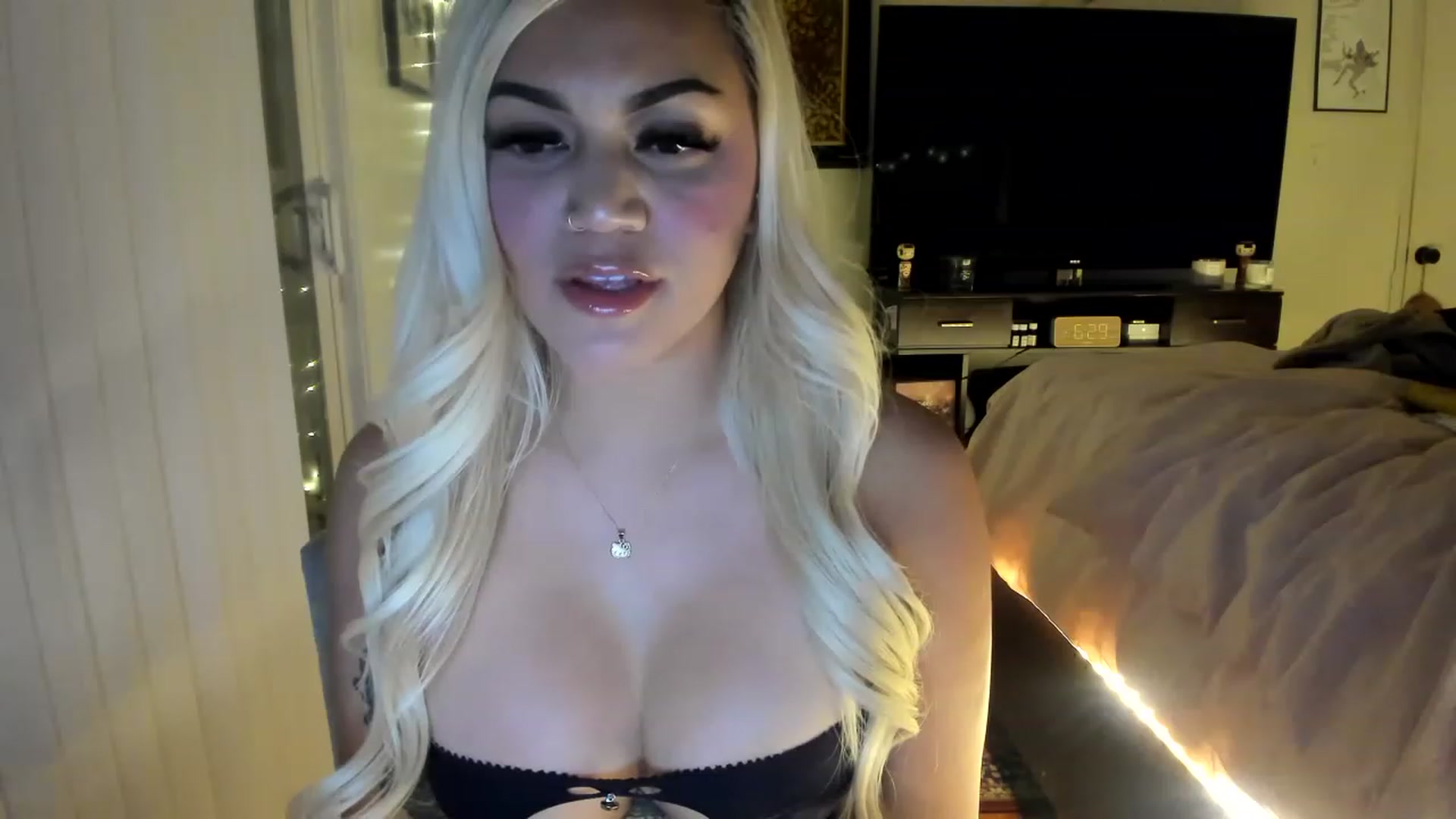 Gallery image thumbnail from babytoshi's myfreecams stream on, 02/21/2023, 03:07 image 13 of 20
