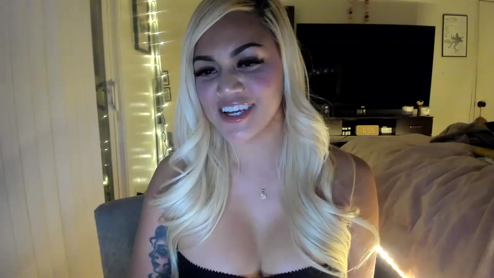Gallery image thumbnail from babytoshi's myfreecams stream on, 02/21/2023, 03:07 image 19 of 20