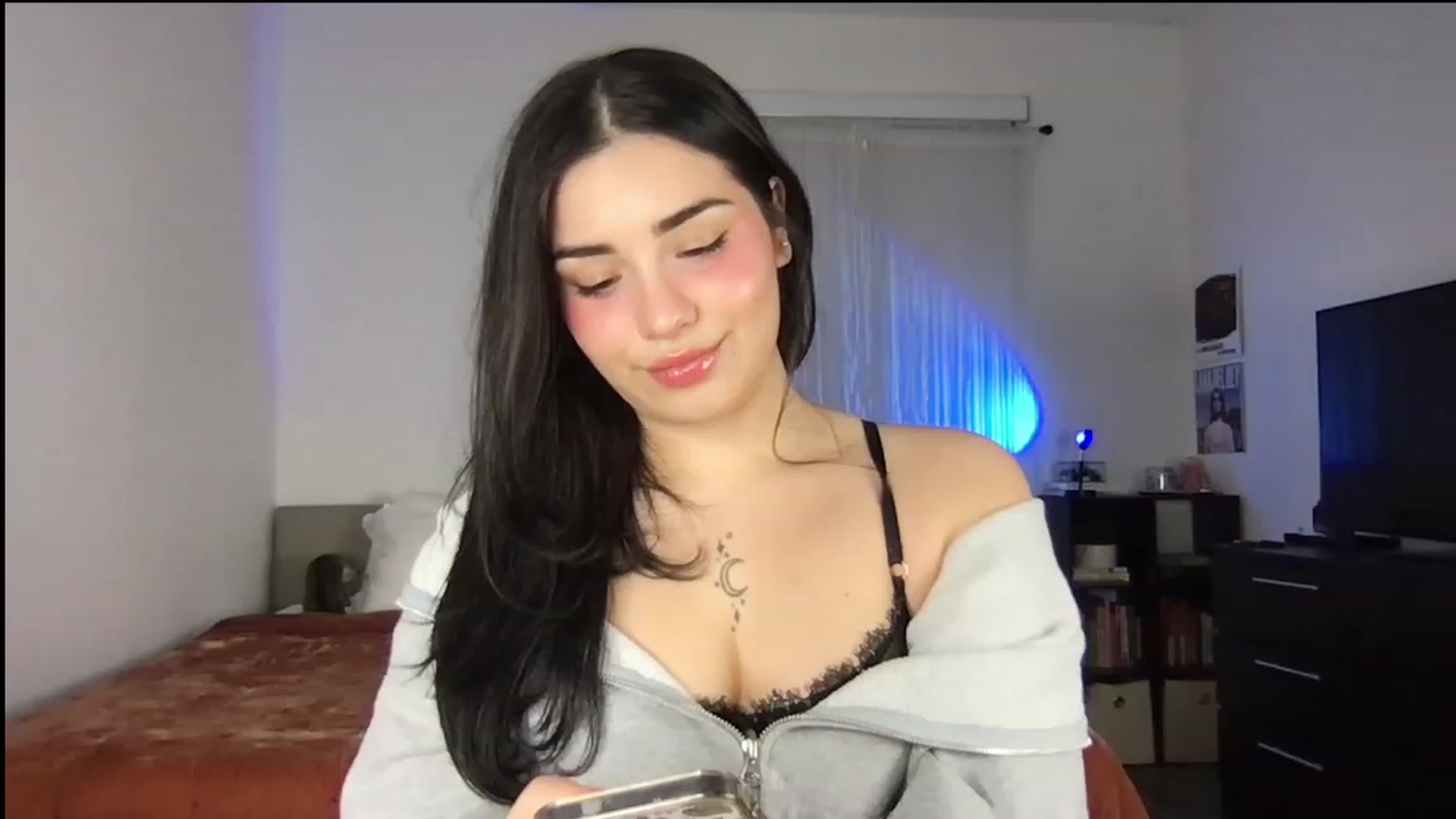 Gallery image thumbnail from babyxjulz's myfreecams stream on, 11/16/2022, 08:32 image 15 of 20