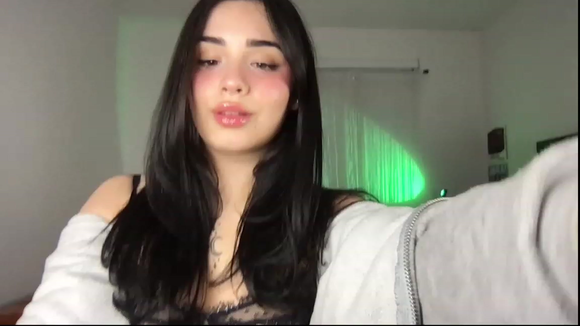 Gallery image thumbnail from babyxjulz's myfreecams stream on, 11/16/2022, 08:32 image 9 of 20
