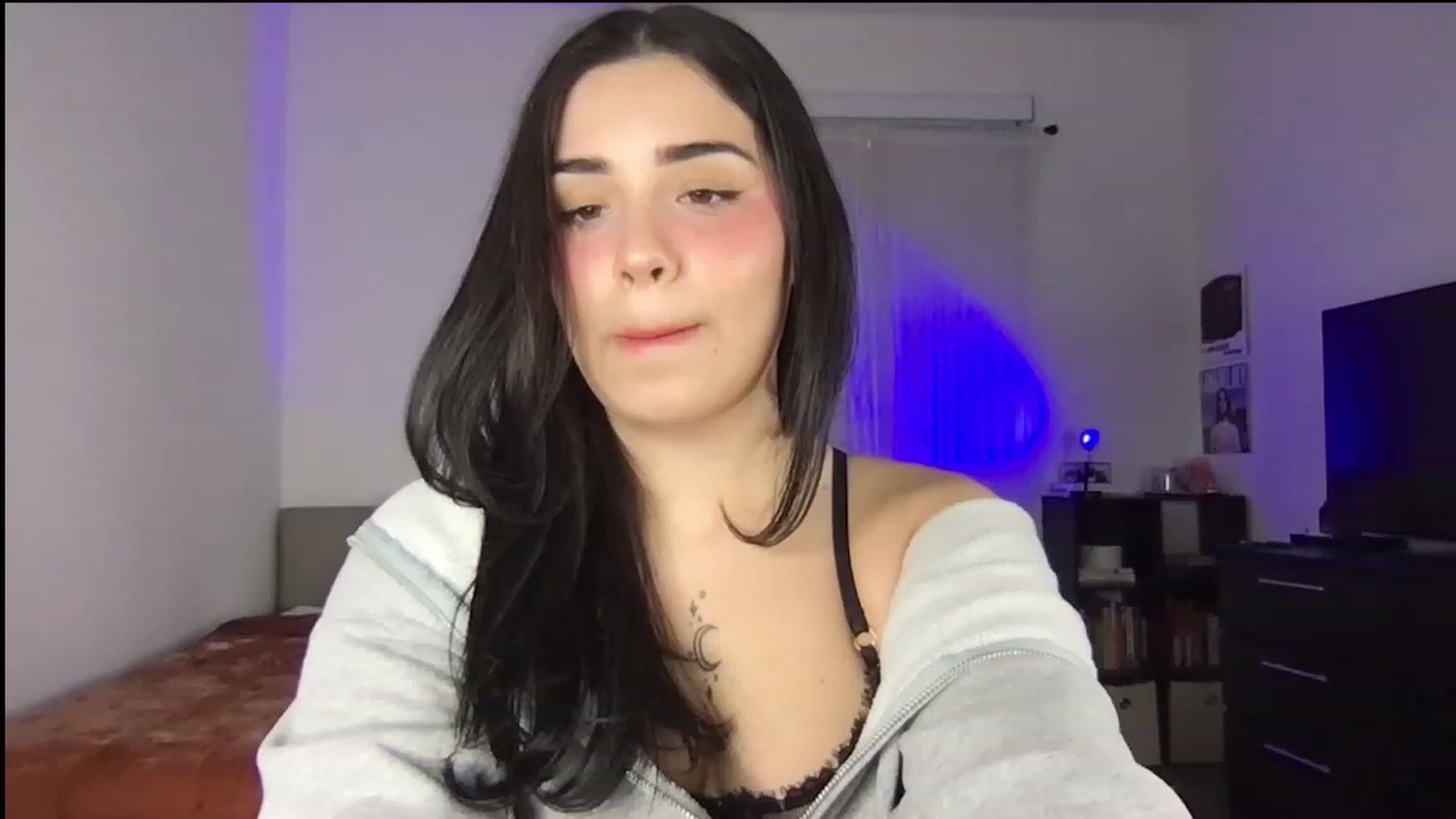 Gallery image thumbnail from babyxjulz's myfreecams stream on, 11/16/2022, 08:32 image 16 of 20