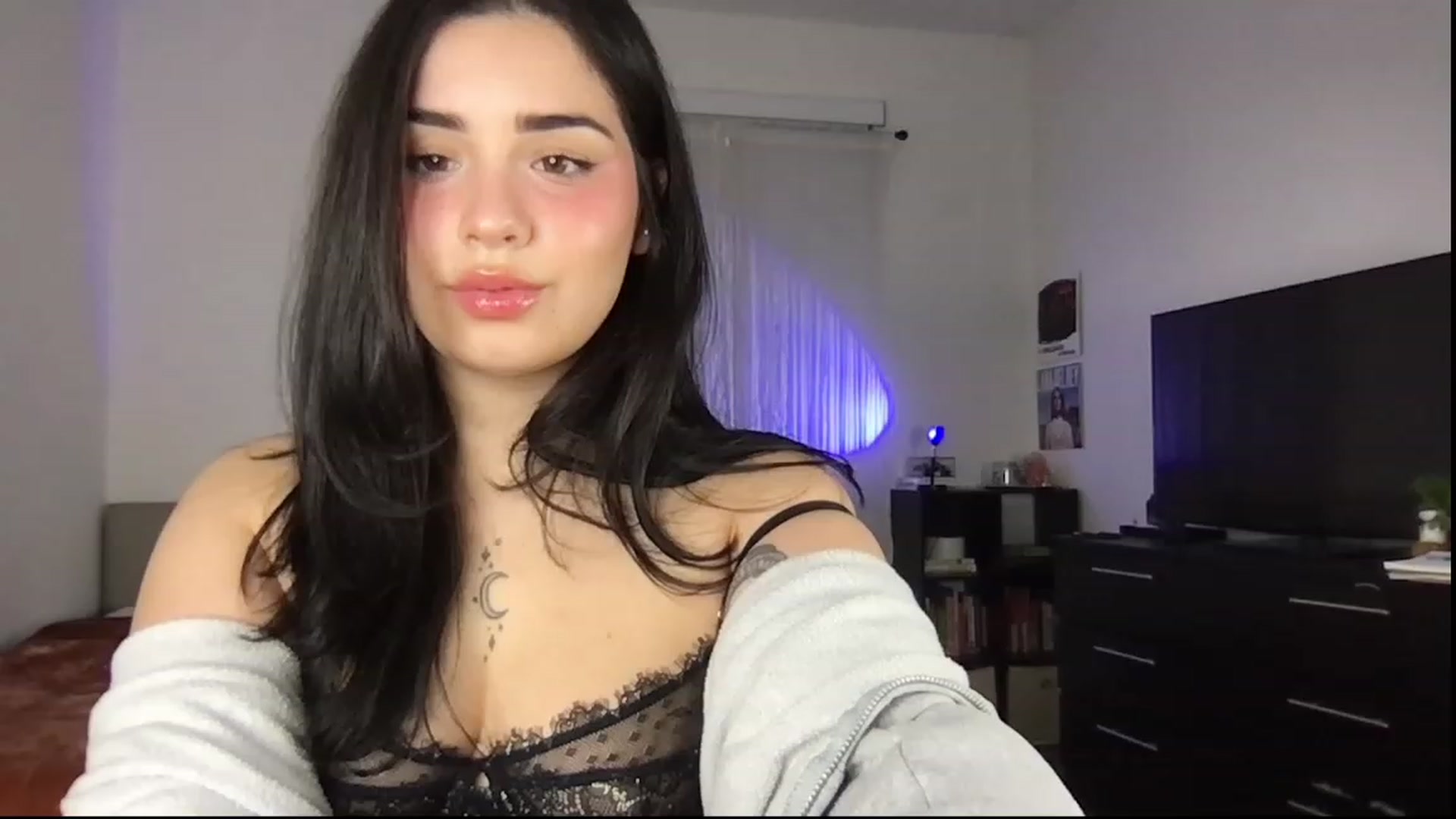 Gallery image thumbnail from babyxjulz's myfreecams stream on, 11/16/2022, 08:32 image 5 of 20