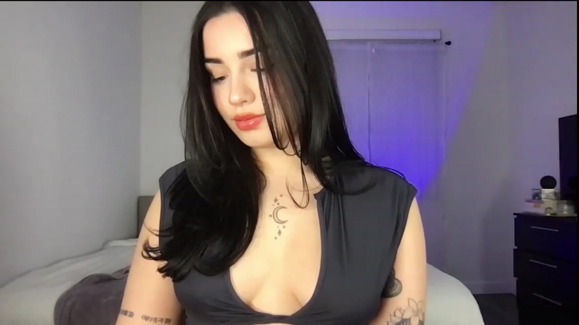 Gallery image thumbnail from babyxjulz's myfreecams stream on, 11/21/2022, 03:21 image 11 of 20