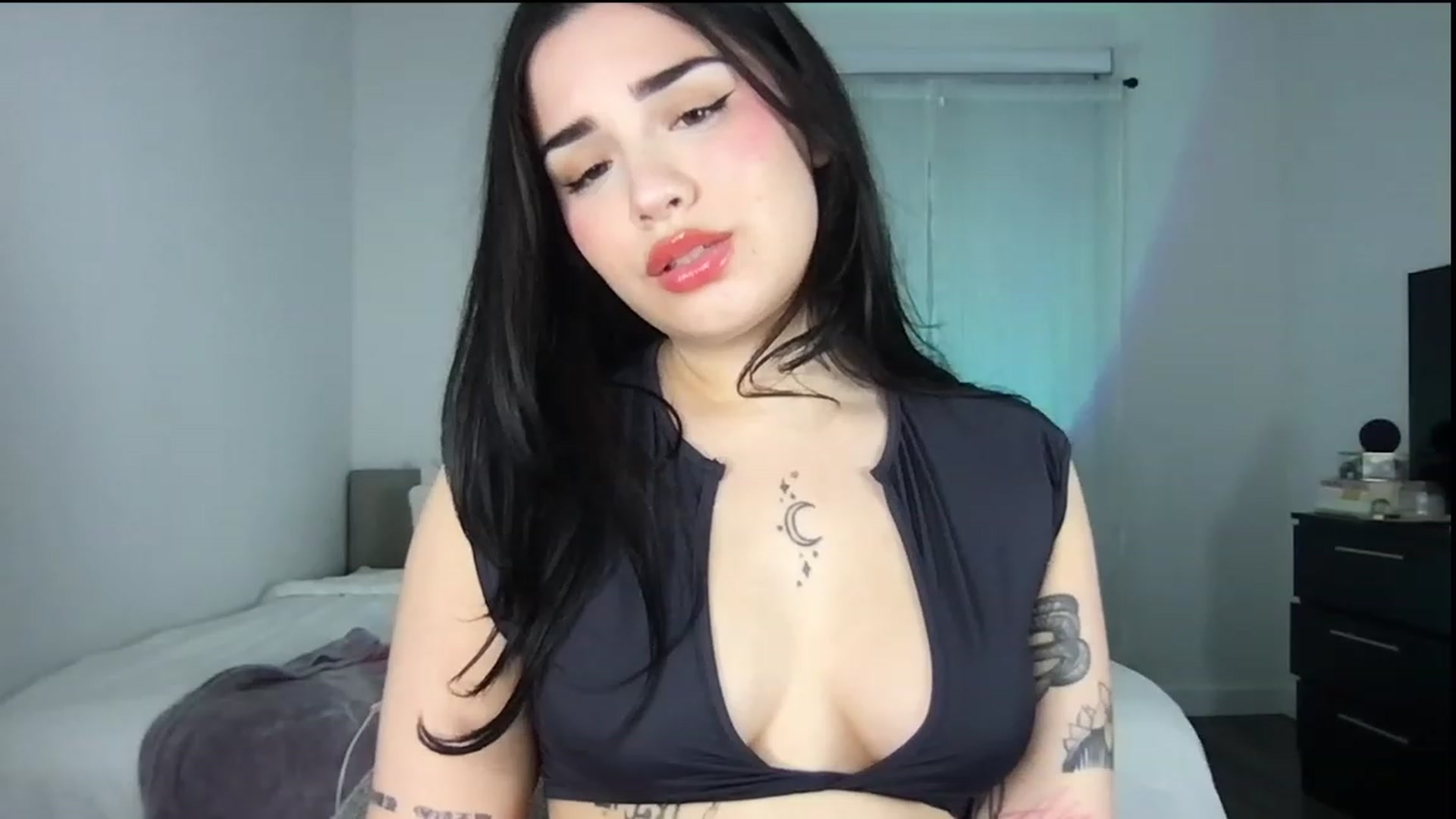 Gallery image thumbnail from babyxjulz's myfreecams stream on, 11/21/2022, 03:21 image 9 of 20