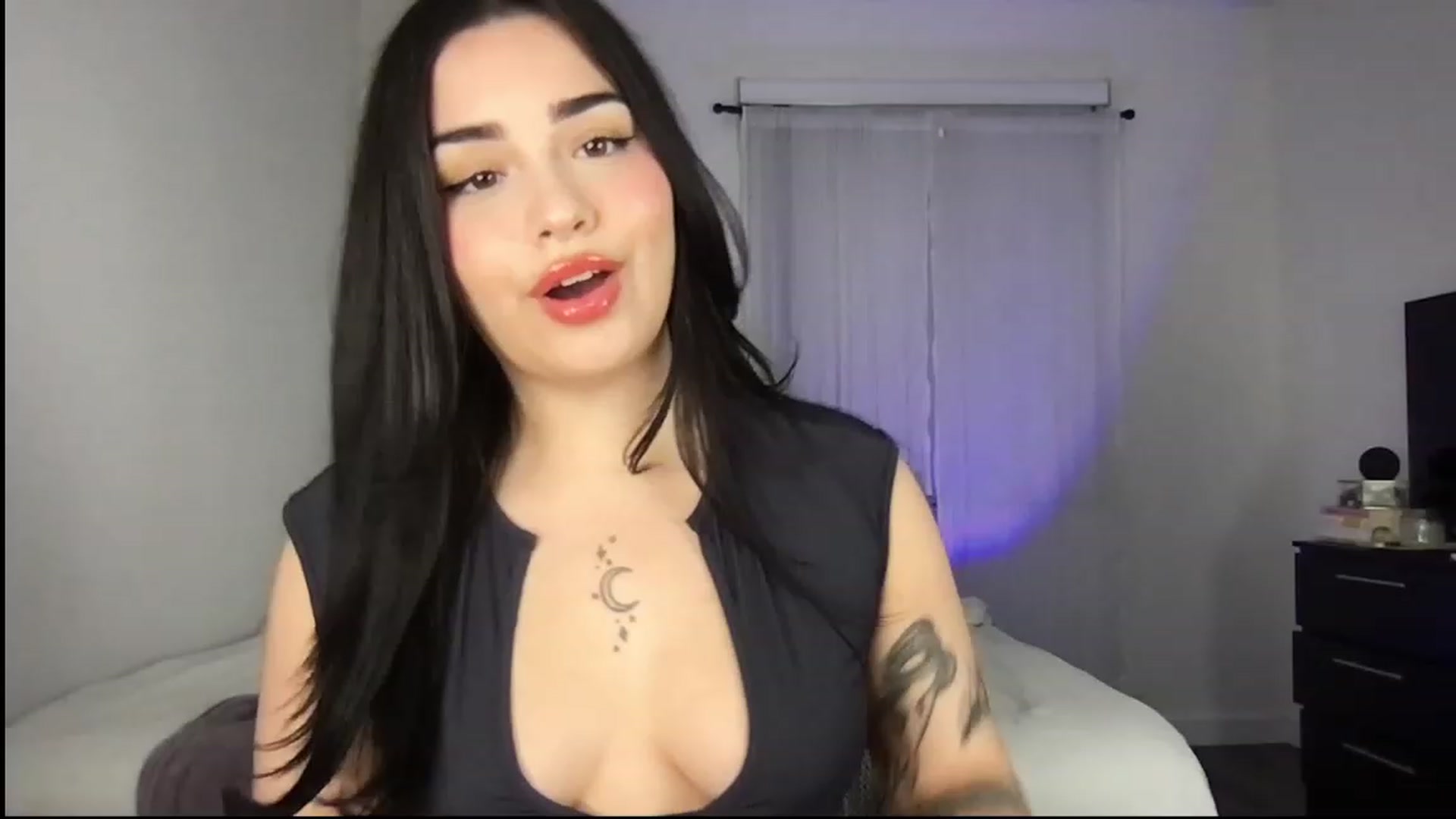 Gallery image thumbnail from babyxjulz's myfreecams stream on, 11/21/2022, 03:21 image 14 of 20