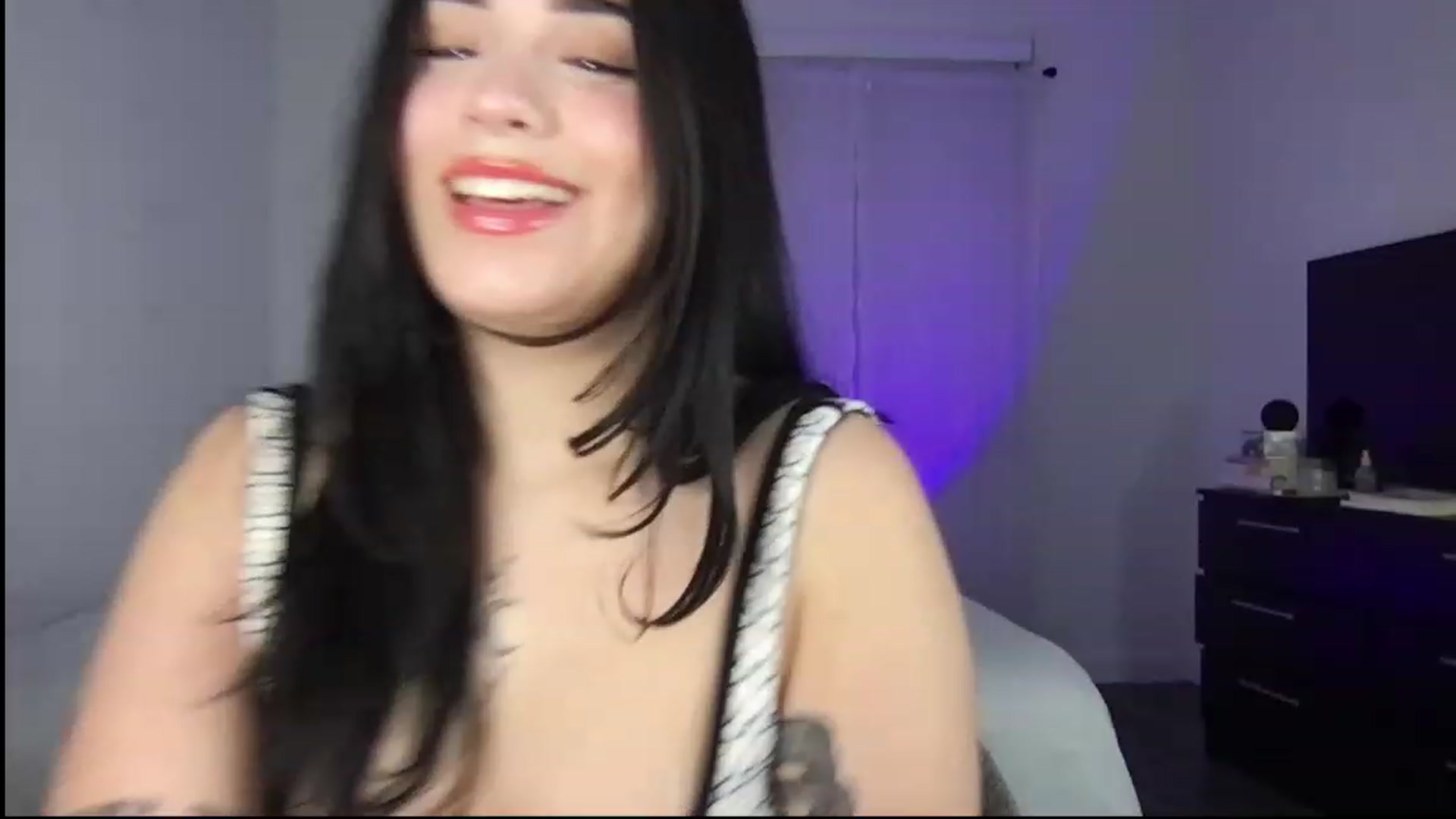 Gallery image thumbnail from babyxjulz's myfreecams stream on, 11/21/2022, 04:43 image 14 of 20
