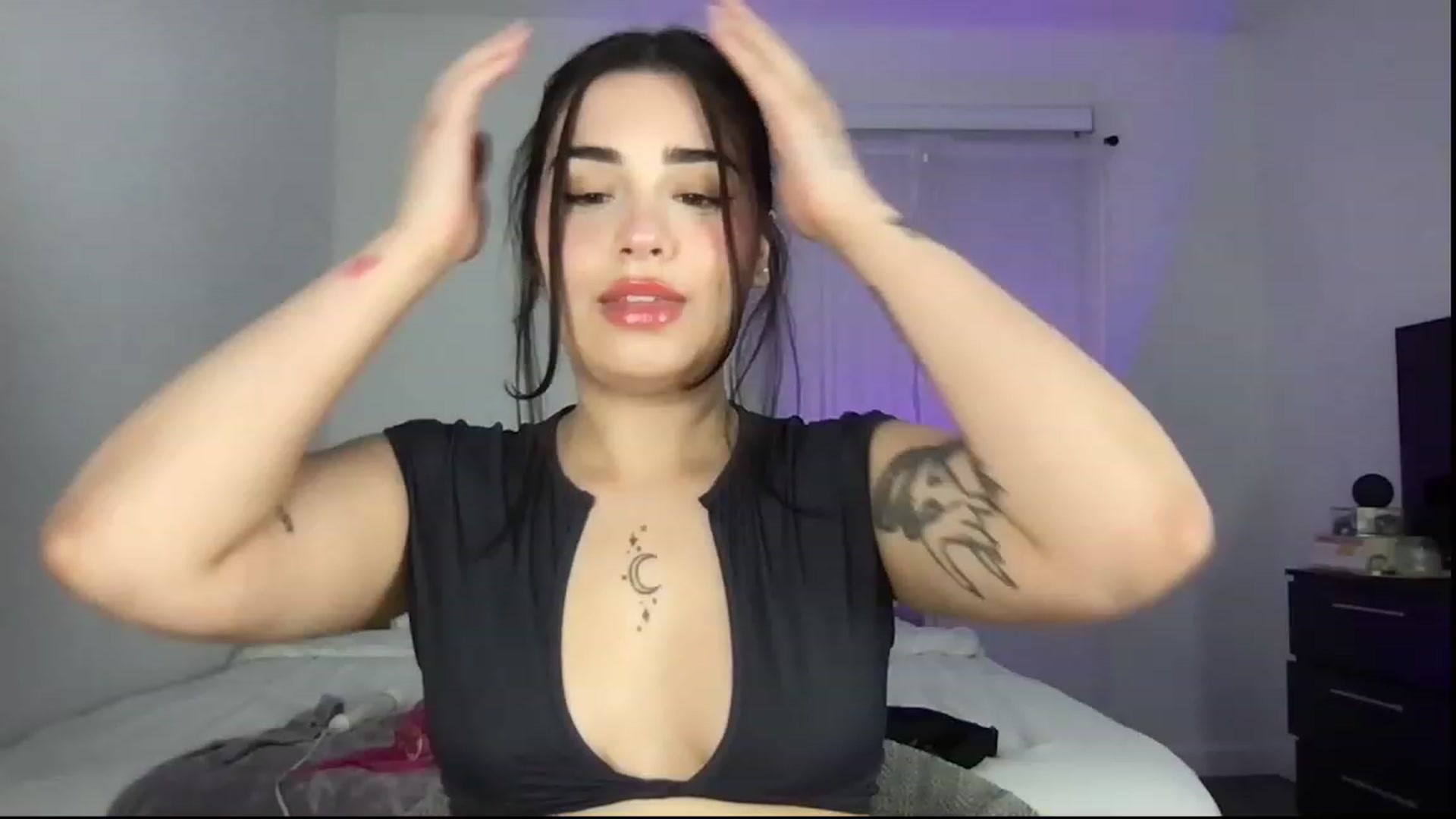Gallery image thumbnail from babyxjulz's myfreecams stream on, 11/21/2022, 07:12 image 5 of 20