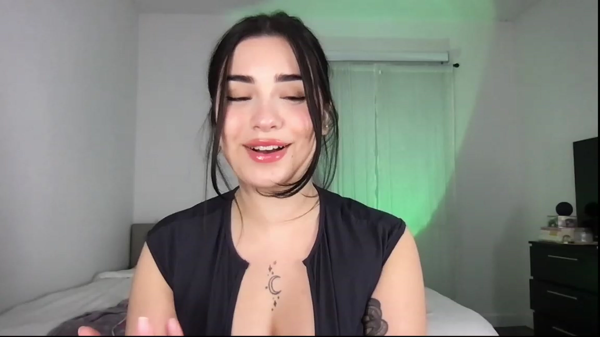 Gallery image thumbnail from babyxjulz's myfreecams stream on, 11/21/2022, 07:12 image 20 of 20