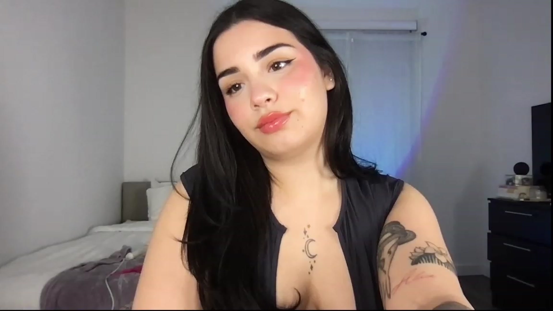 Gallery image thumbnail from babyxjulz's myfreecams stream on, 11/21/2022, 07:12 image 16 of 20