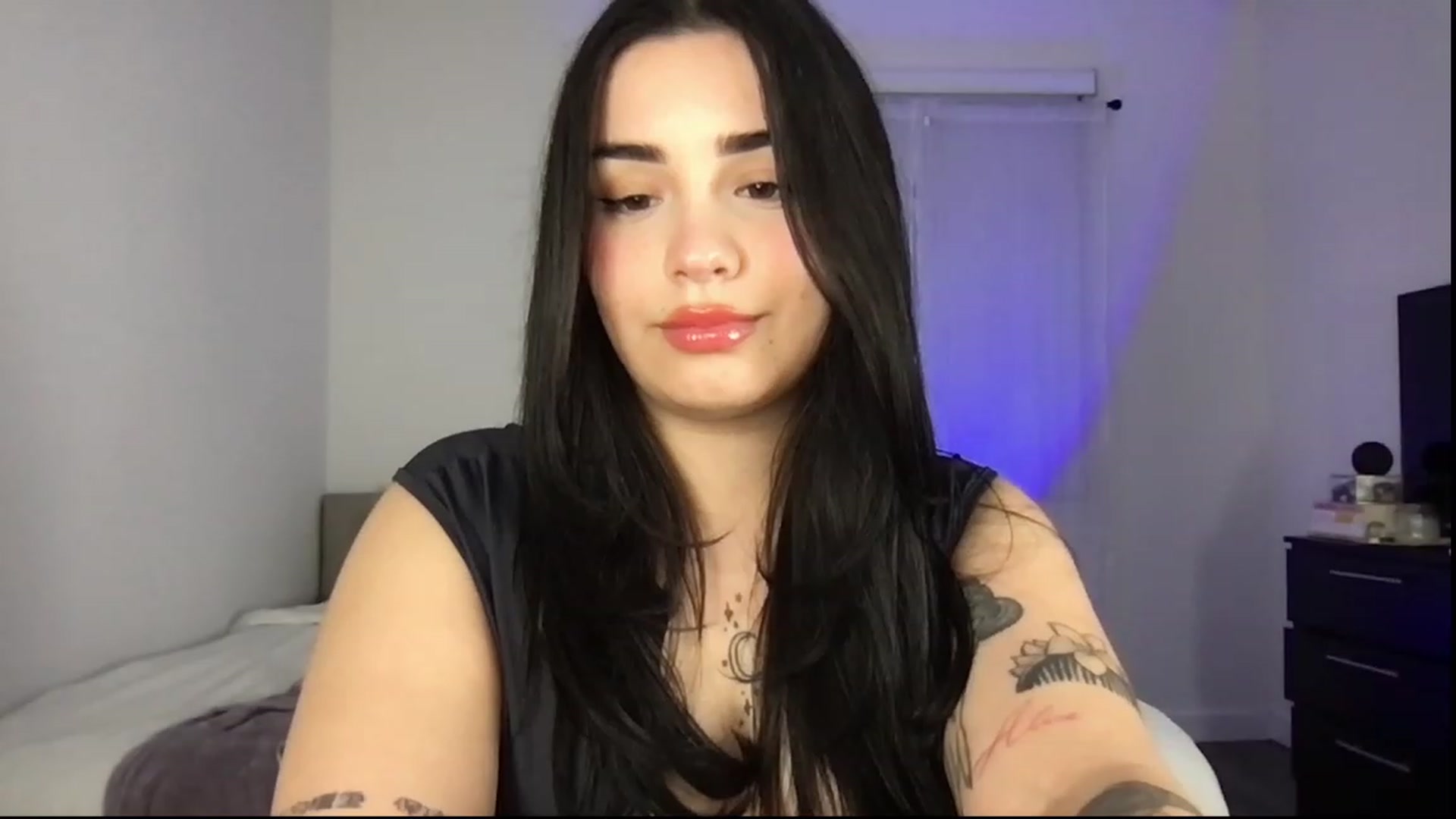 Gallery image thumbnail from babyxjulz's myfreecams stream on, 11/21/2022, 07:12 image 12 of 20