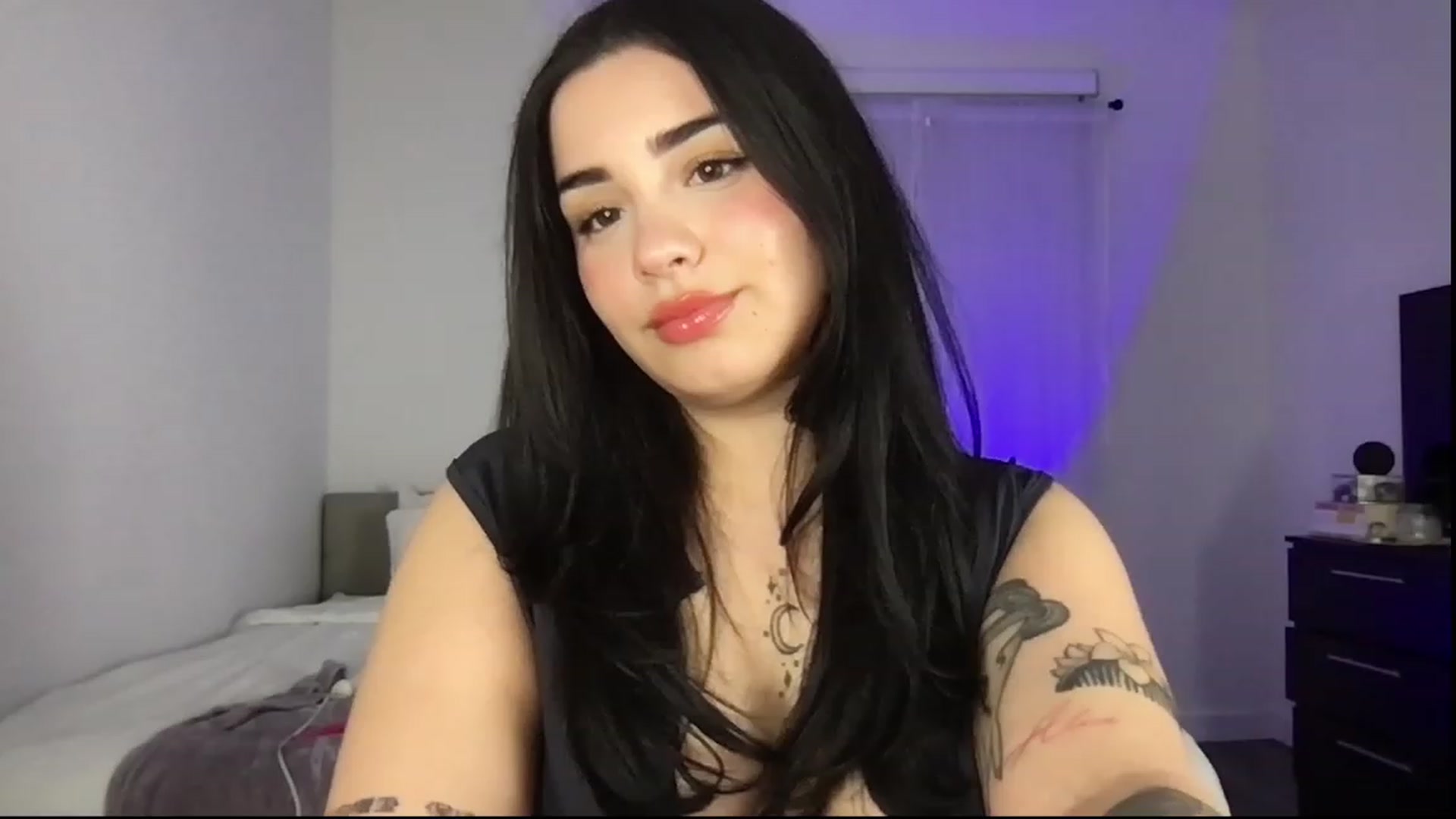 Gallery image thumbnail from babyxjulz's myfreecams stream on, 11/21/2022, 07:12 image 11 of 20