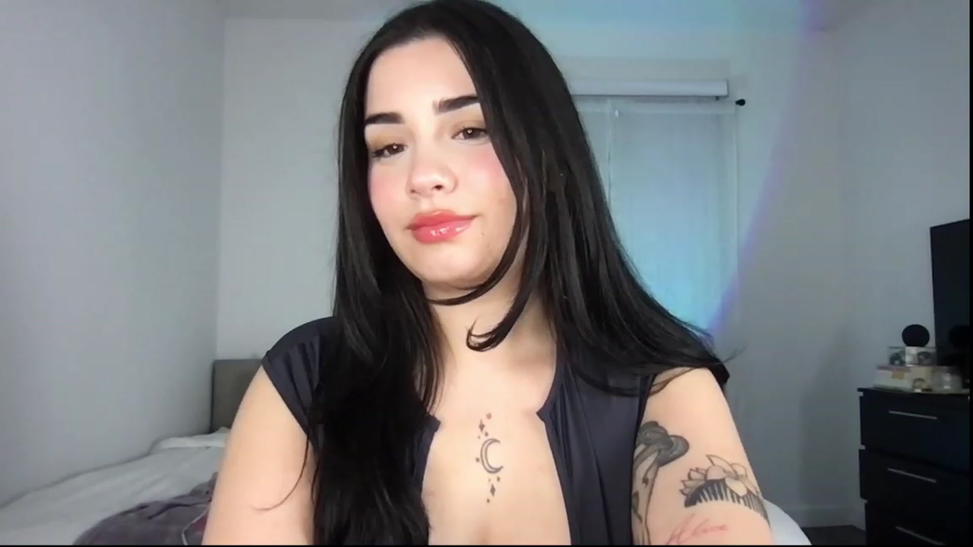 Gallery image thumbnail from babyxjulz's myfreecams stream on, 11/21/2022, 07:12 image 17 of 20