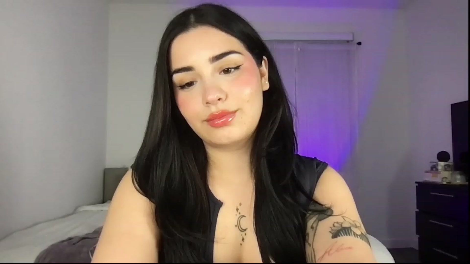 Gallery image thumbnail from babyxjulz's myfreecams stream on, 11/21/2022, 07:12 image 8 of 20