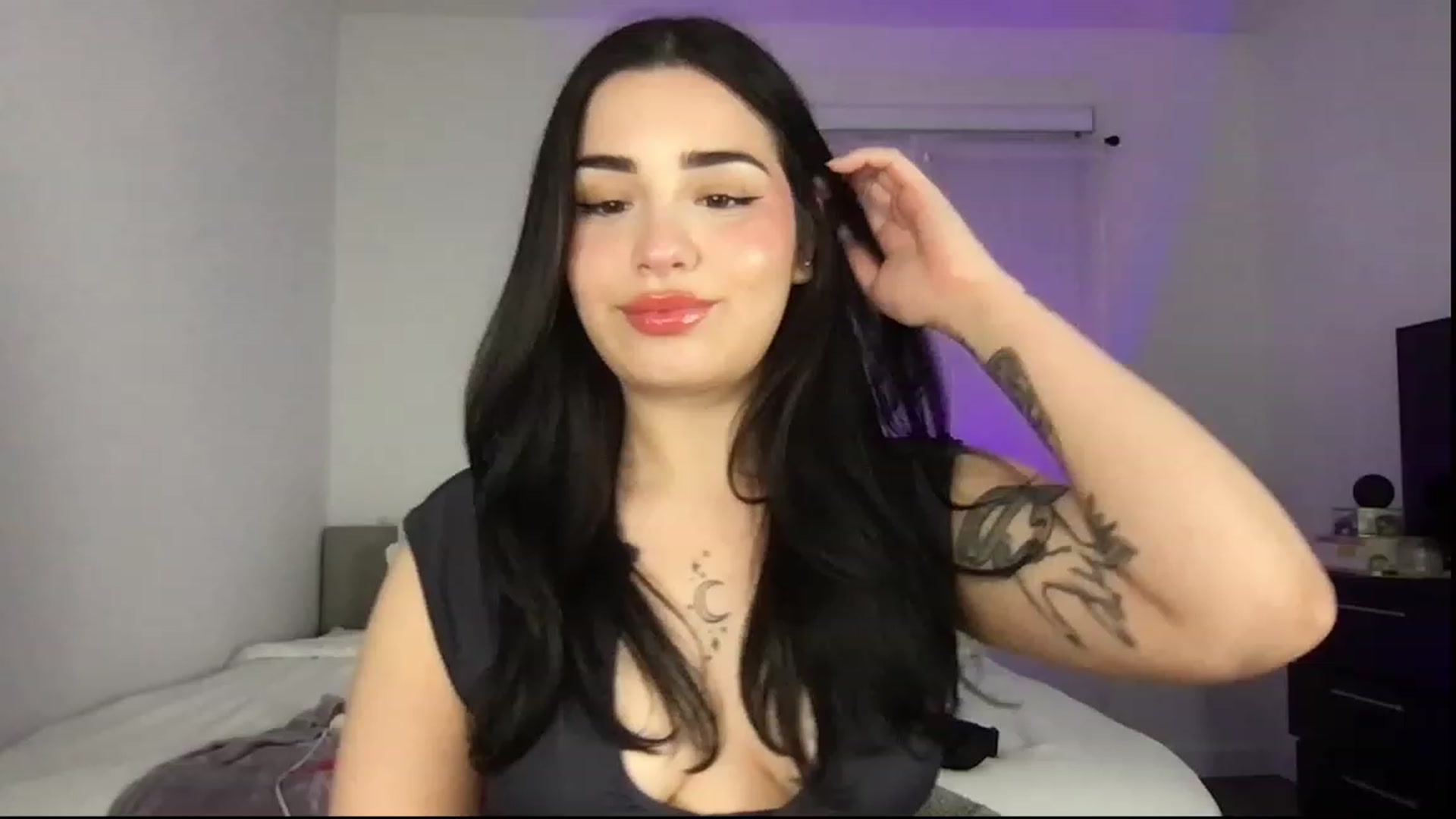 Gallery image thumbnail from babyxjulz's myfreecams stream on, 11/21/2022, 07:12 image 7 of 20