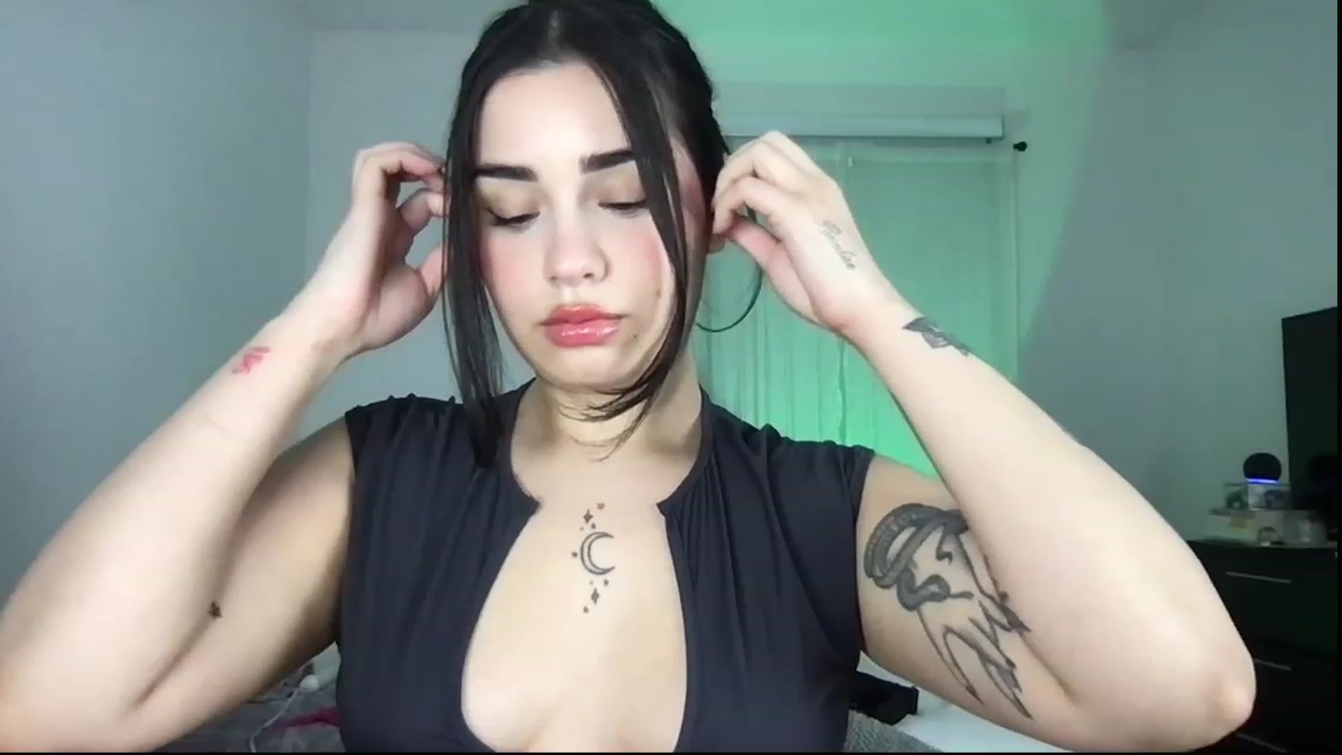 Gallery image thumbnail from babyxjulz's myfreecams stream on, 11/21/2022, 07:12 image 19 of 20