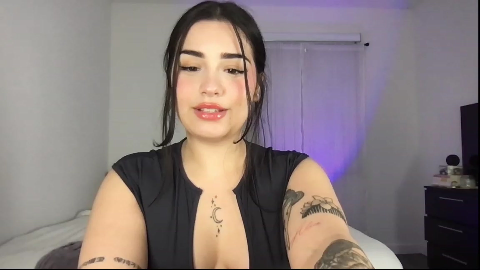 Gallery image thumbnail from babyxjulz's myfreecams stream on, 11/21/2022, 07:12 image 4 of 20