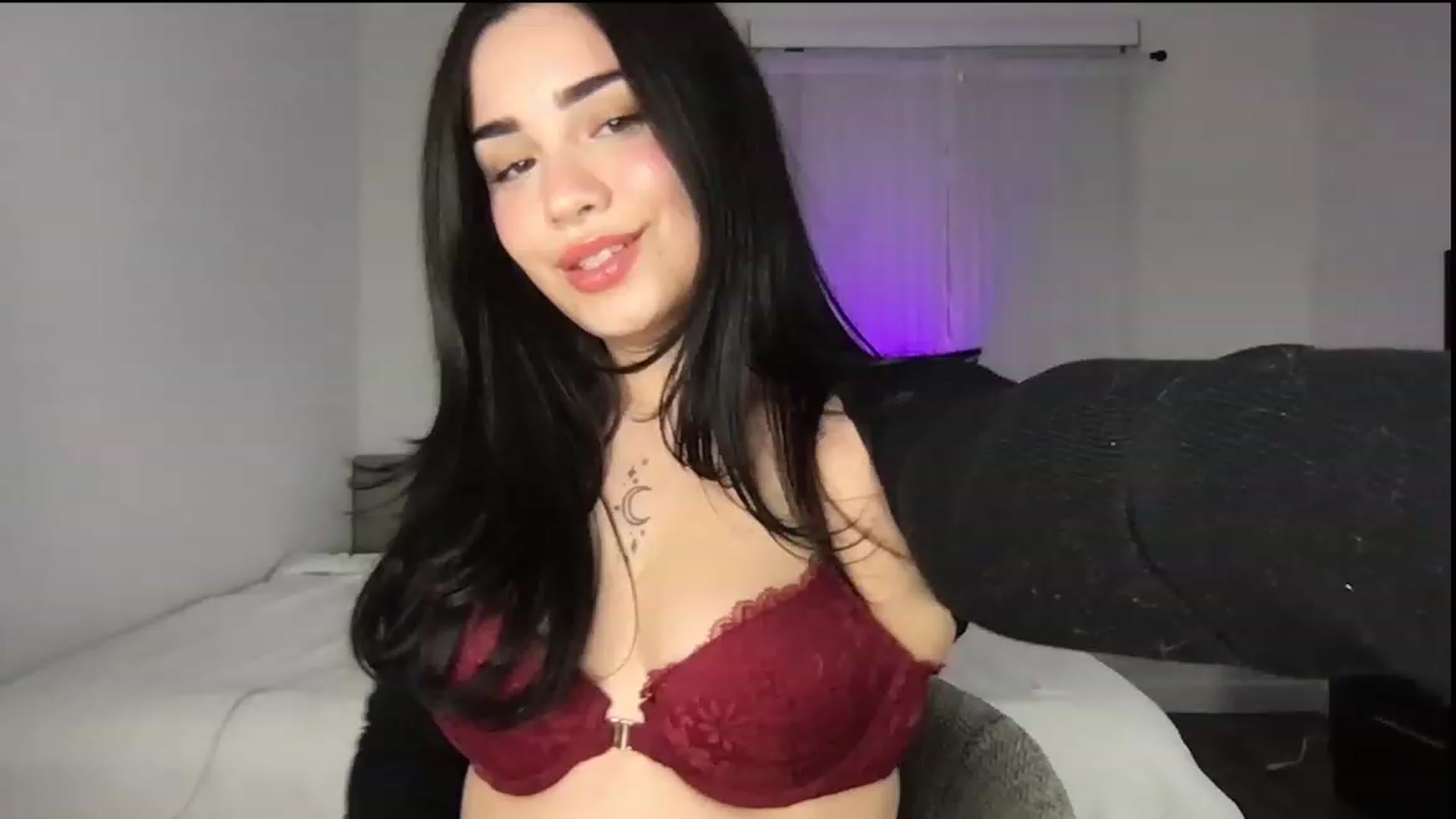 Gallery image thumbnail from babyxjulz's myfreecams stream on, 12/10/2022, 05:06 image 9 of 20