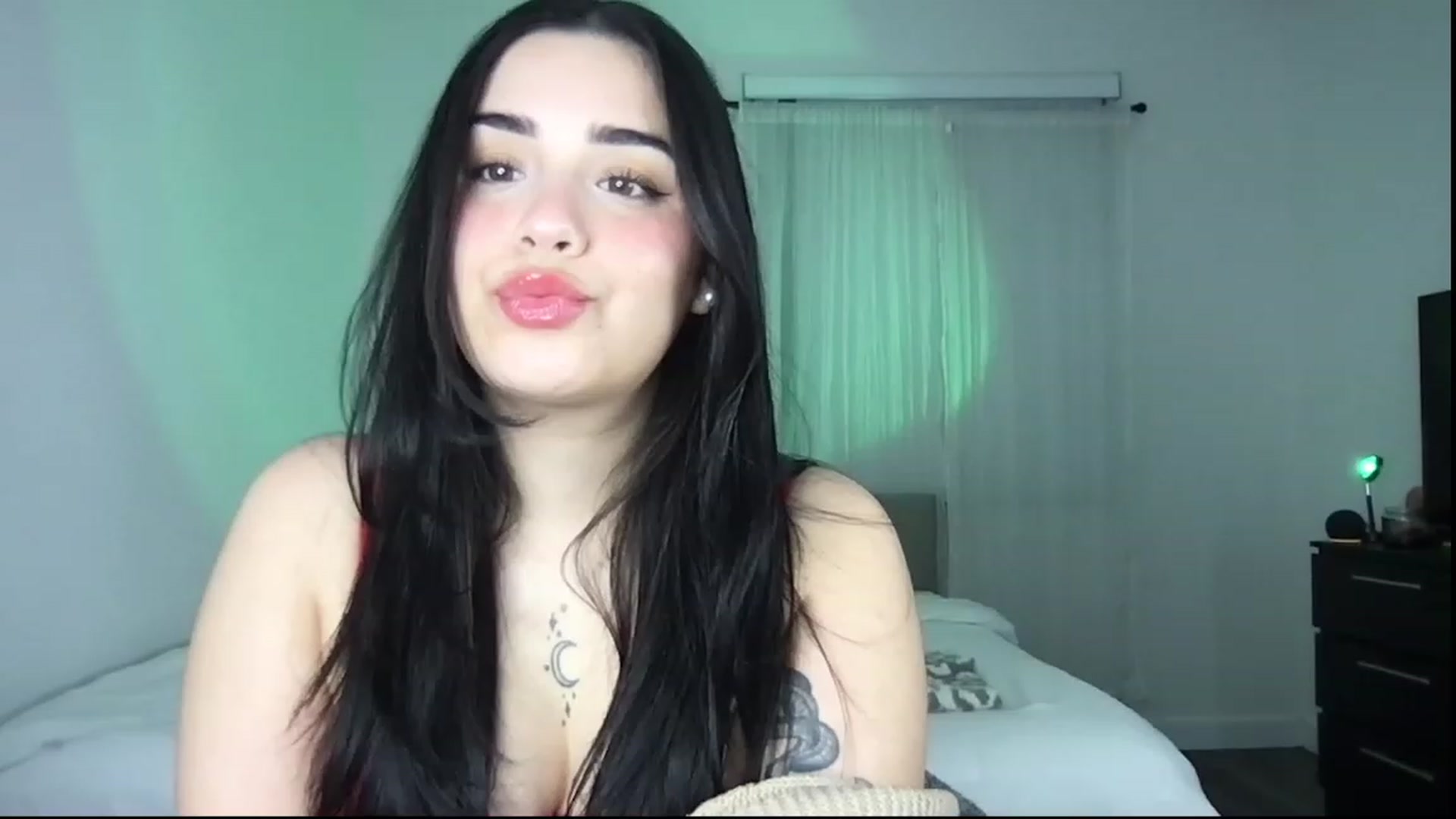 Gallery image thumbnail from babyxjulz's myfreecams stream on, 12/16/2022, 02:09 image 10 of 20