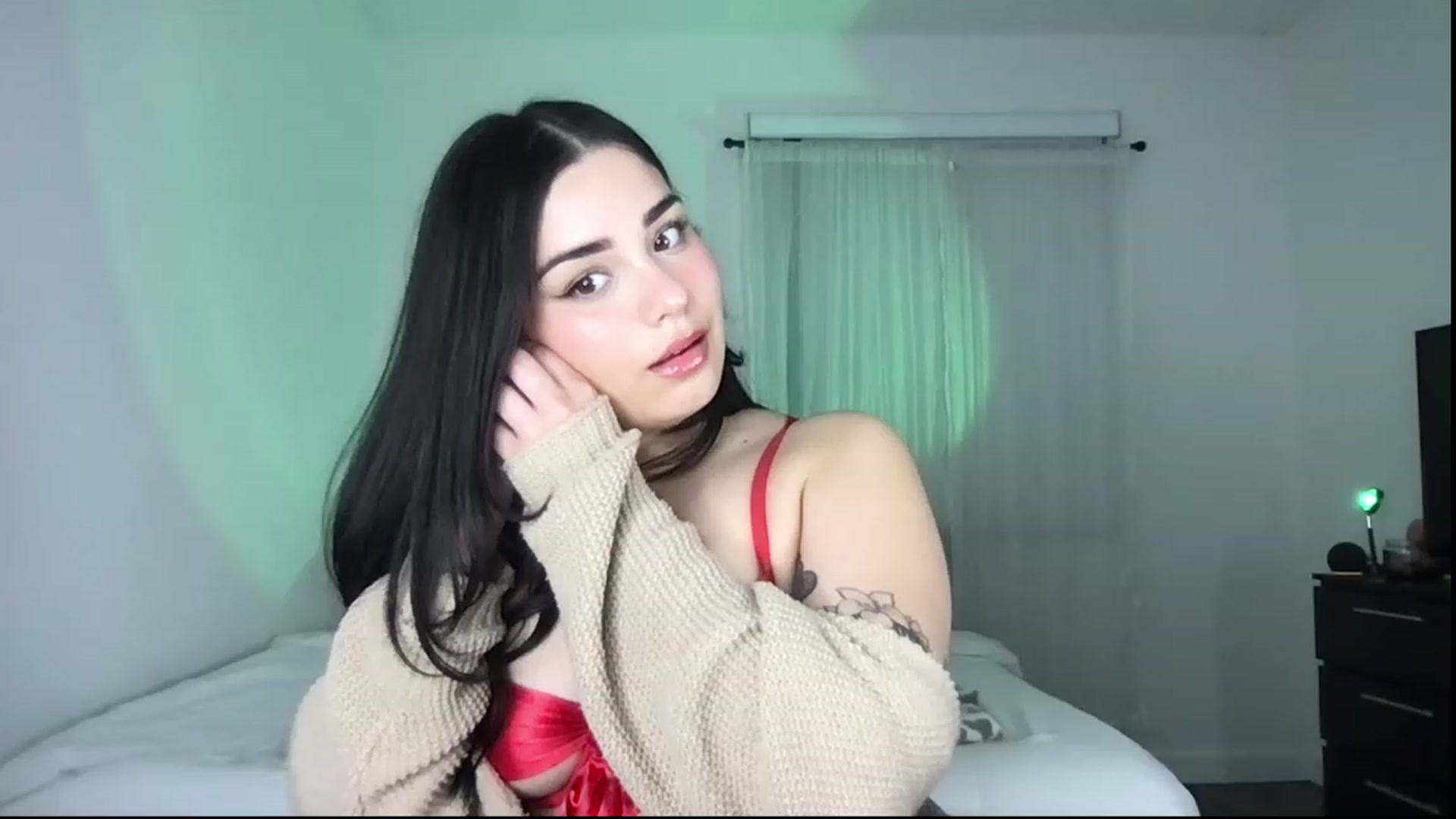 Gallery image thumbnail from babyxjulz's myfreecams stream on, 12/16/2022, 03:09 image 2 of 20