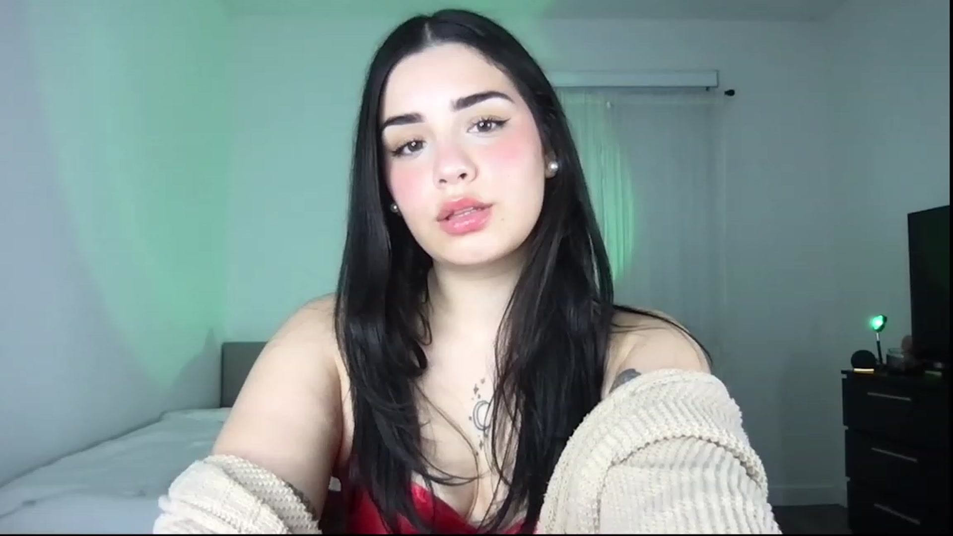 Gallery image thumbnail from babyxjulz's myfreecams stream on, 12/16/2022, 03:09 image 19 of 20