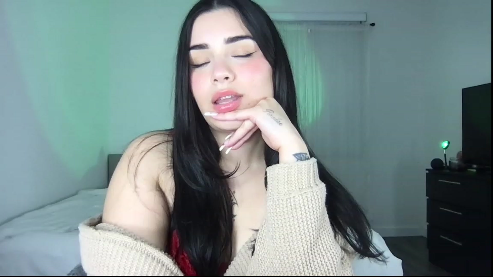 Gallery image thumbnail from babyxjulz's myfreecams stream on, 12/16/2022, 04:29 image 8 of 20