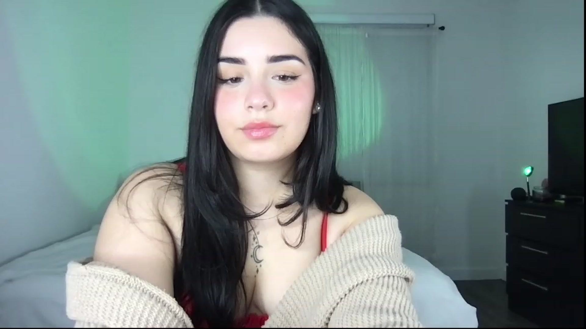 Gallery image thumbnail from babyxjulz's myfreecams stream on, 12/16/2022, 04:29 image 7 of 20