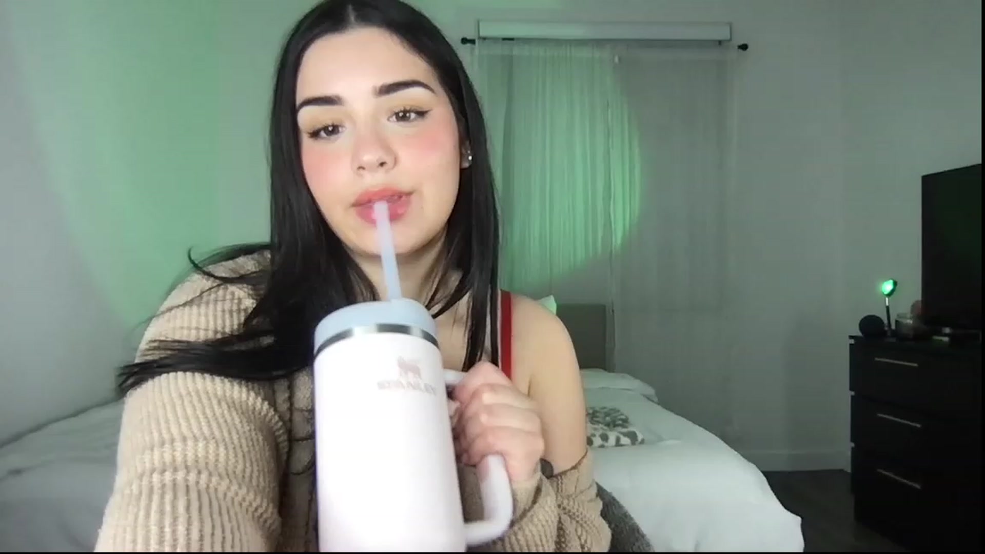 Gallery image thumbnail from babyxjulz's myfreecams stream on, 12/16/2022, 04:29 image 5 of 20