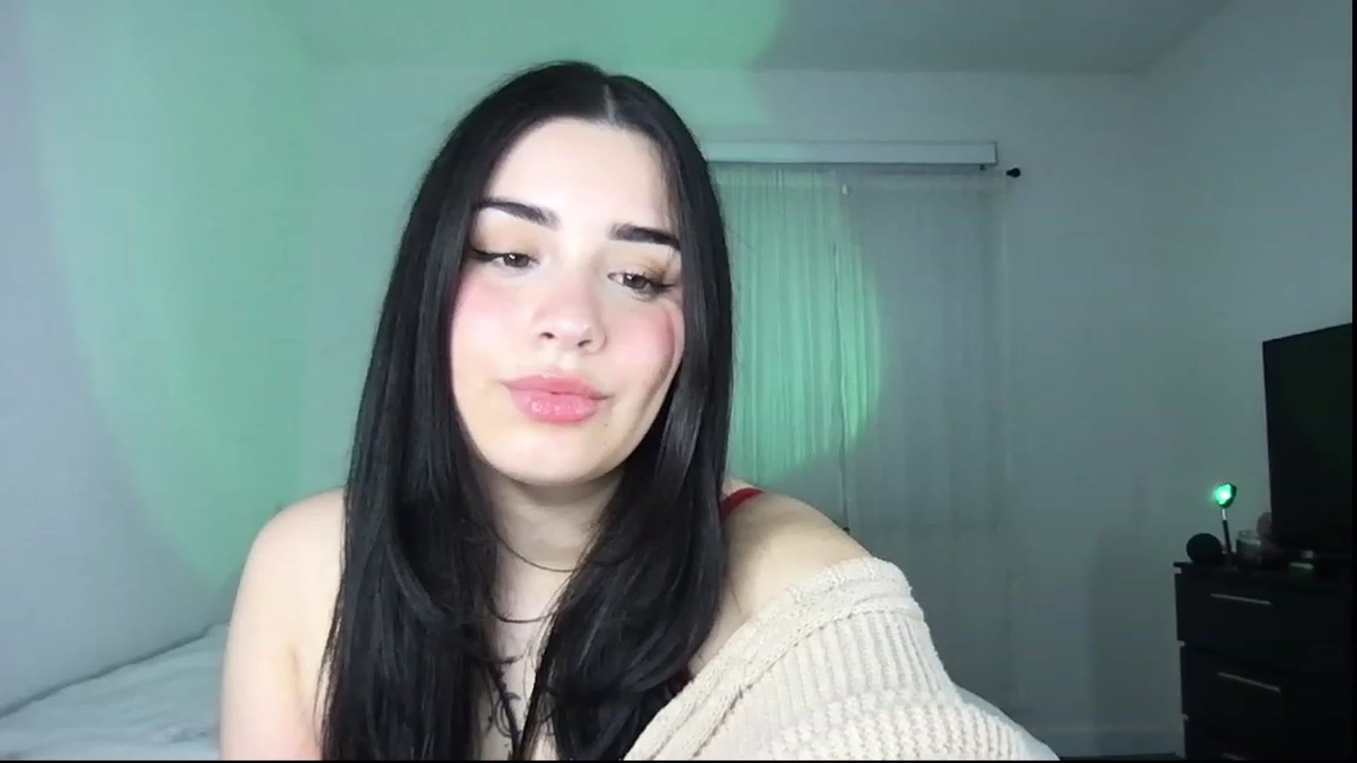 Gallery image thumbnail from babyxjulz's myfreecams stream on, 12/16/2022, 04:29 image 1 of 20