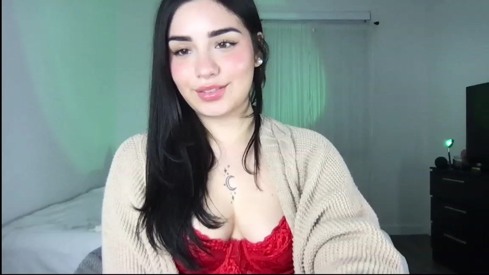 Gallery image thumbnail from babyxjulz's myfreecams stream on, 12/16/2022, 04:29 image 15 of 20