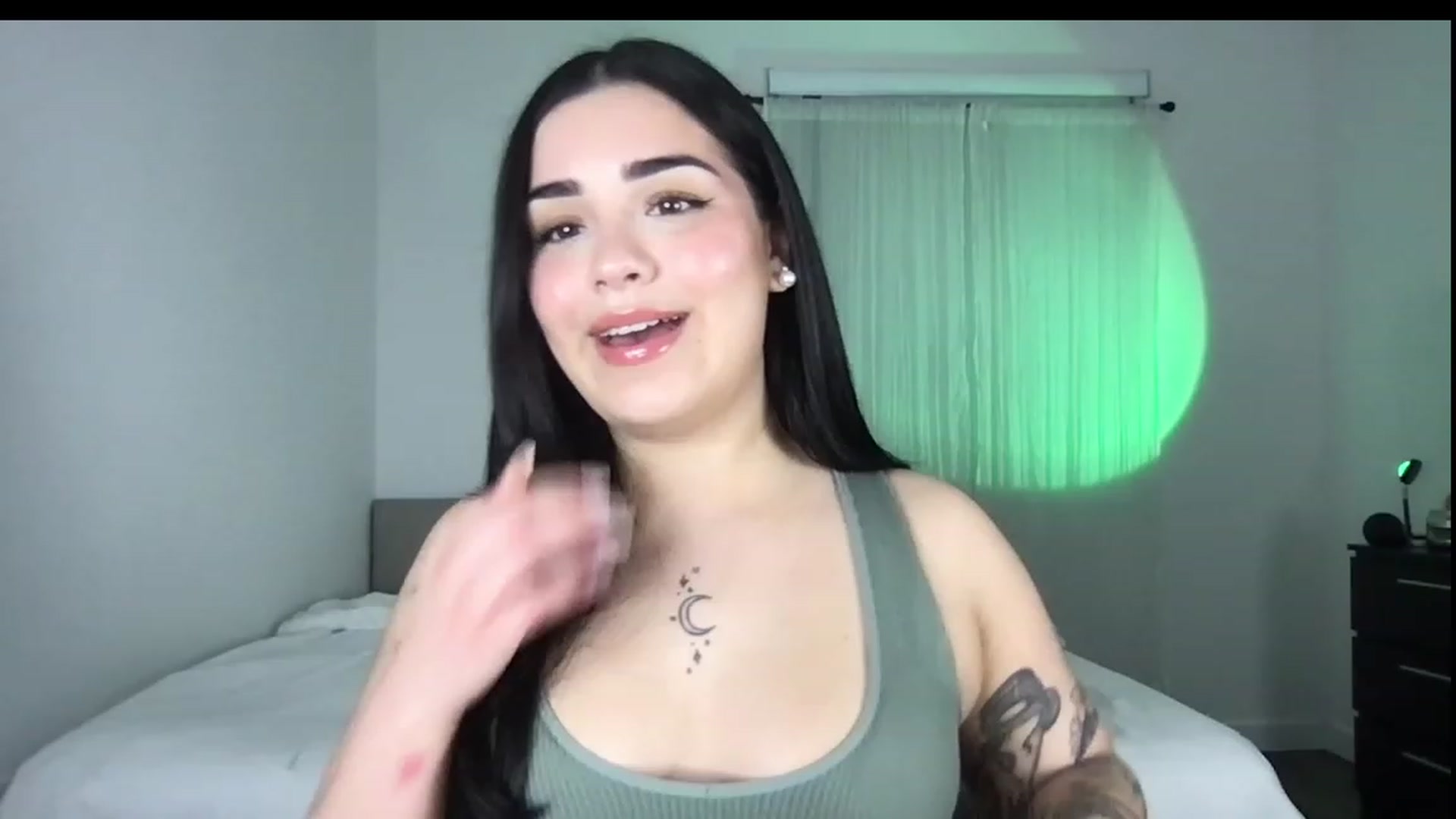 Gallery image thumbnail from babyxjulz's myfreecams stream on, 12/17/2022, 04:45 image 1 of 20