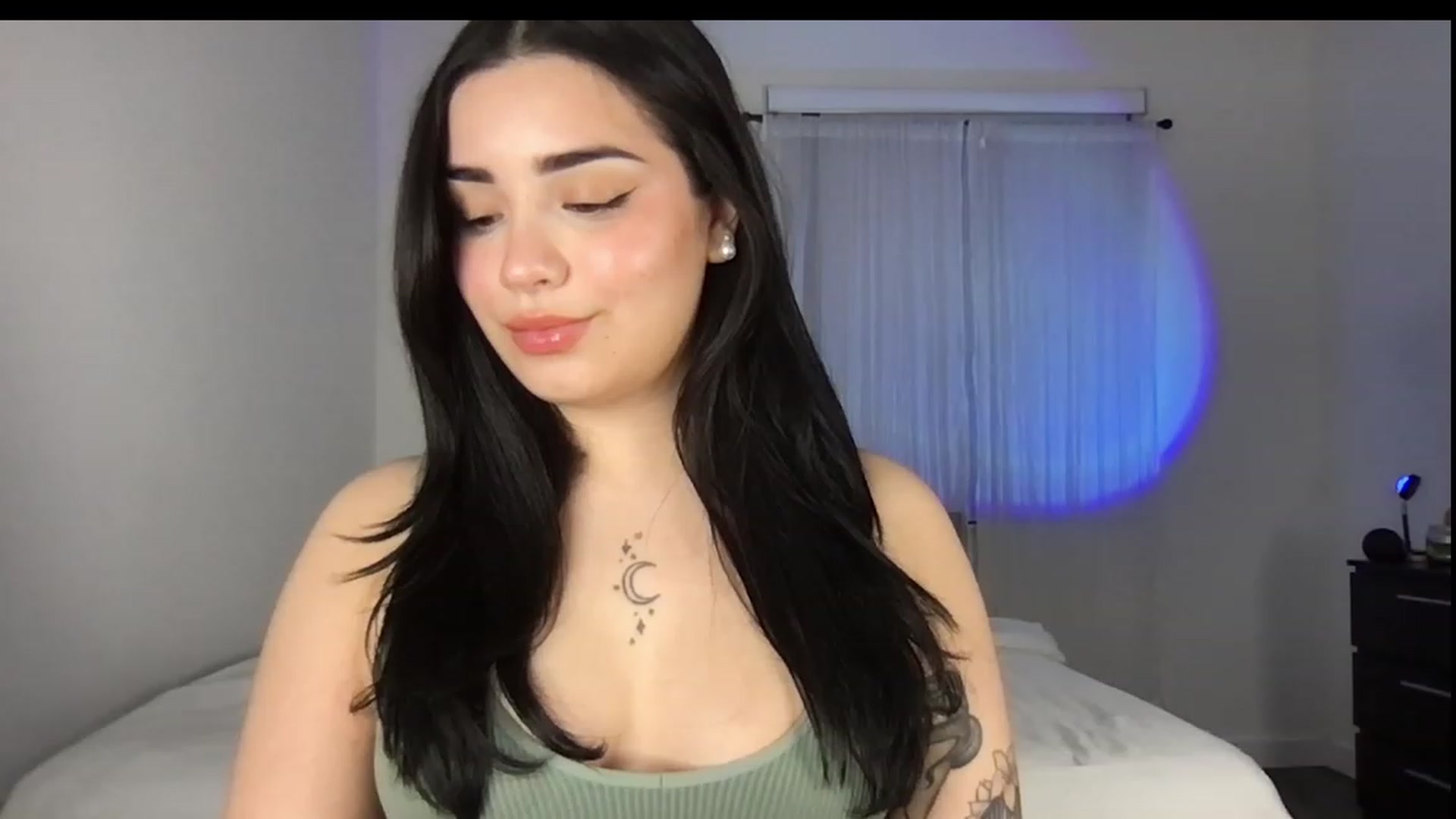 Gallery image thumbnail from babyxjulz's myfreecams stream on, 12/17/2022, 04:45 image 18 of 20