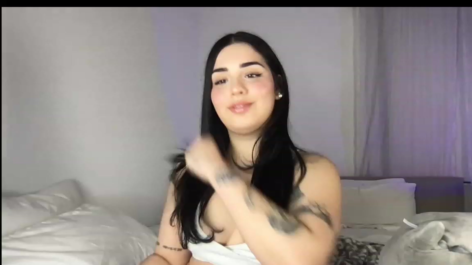 Gallery image thumbnail from babyxjulz's myfreecams stream on, 12/18/2022, 05:04 image 12 of 20