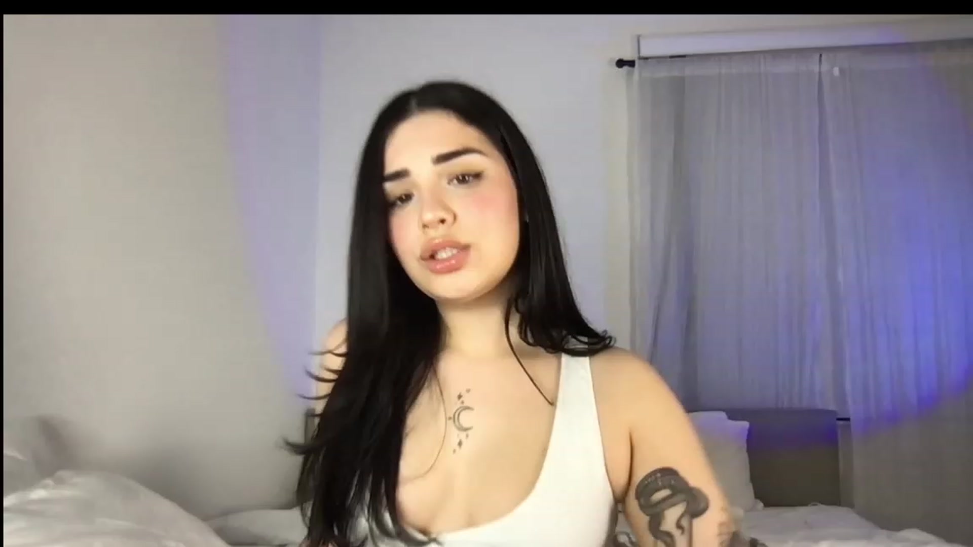 Gallery image thumbnail from babyxjulz's myfreecams stream on, 12/18/2022, 05:04 image 11 of 20