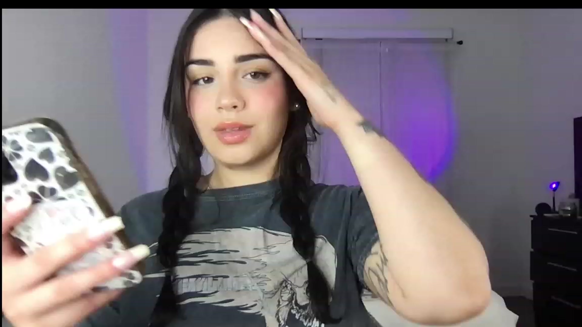 Gallery image thumbnail from babyxjulz's myfreecams stream on, 12/19/2022, 01:21 image 8 of 20