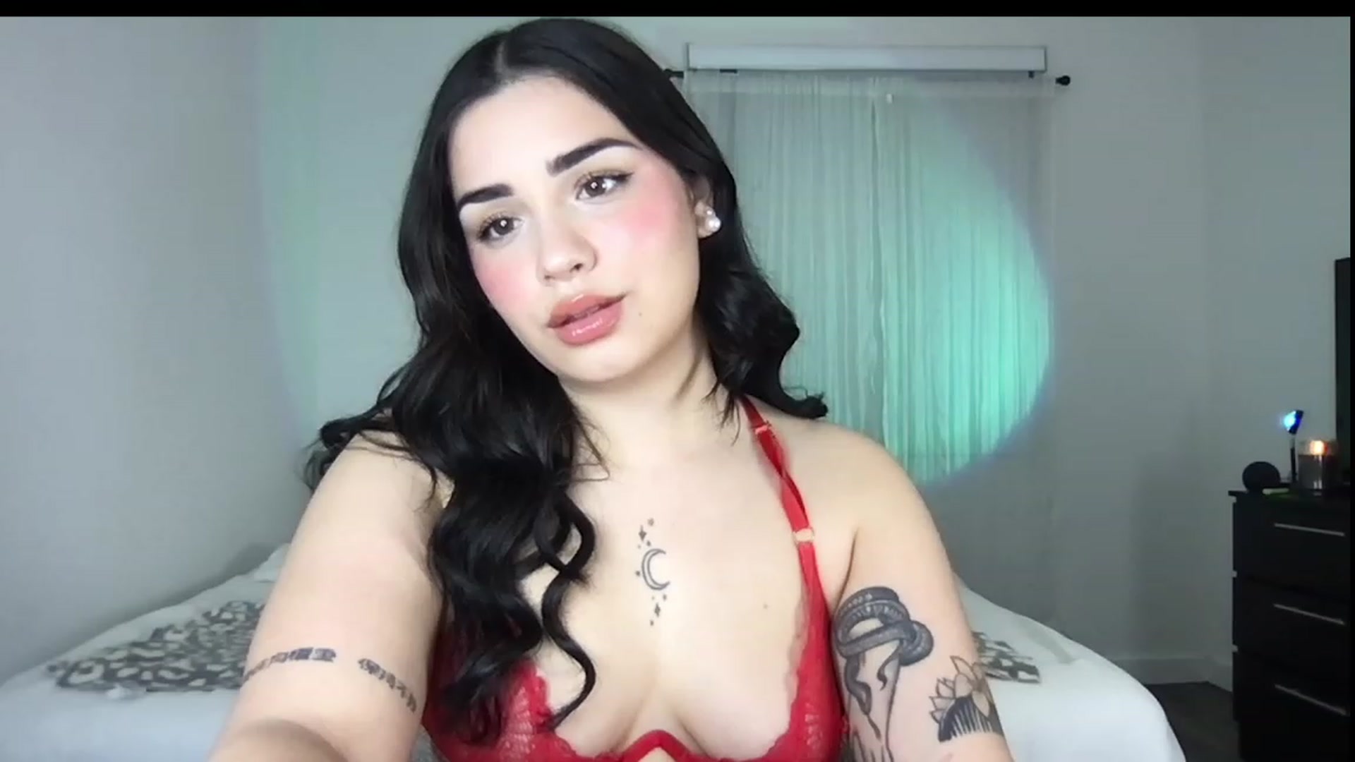 Gallery image thumbnail from babyxjulz's myfreecams stream on, 12/21/2022, 03:32 image 18 of 20