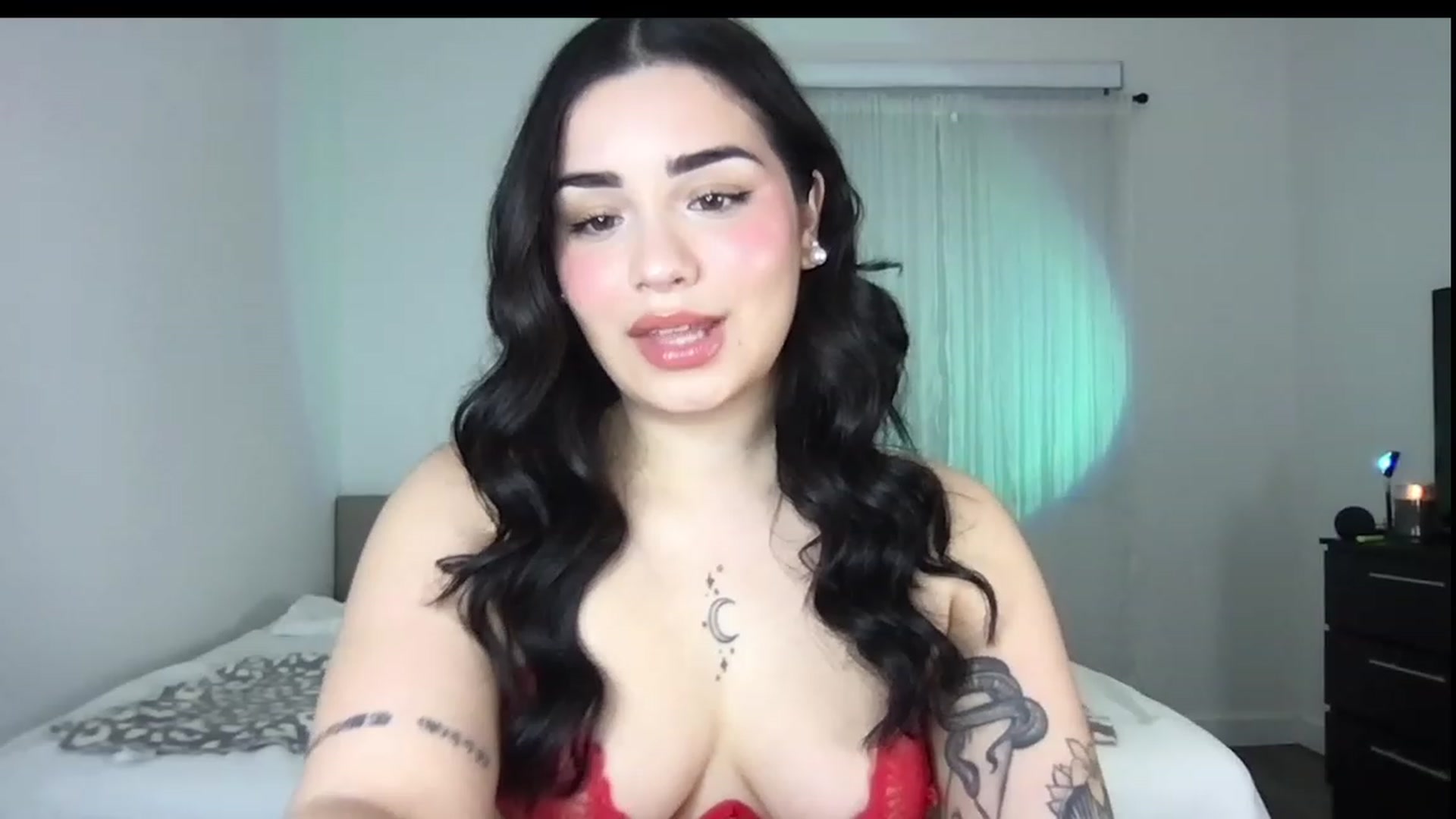 Gallery image thumbnail from babyxjulz's myfreecams stream on, 12/21/2022, 03:32 image 6 of 20