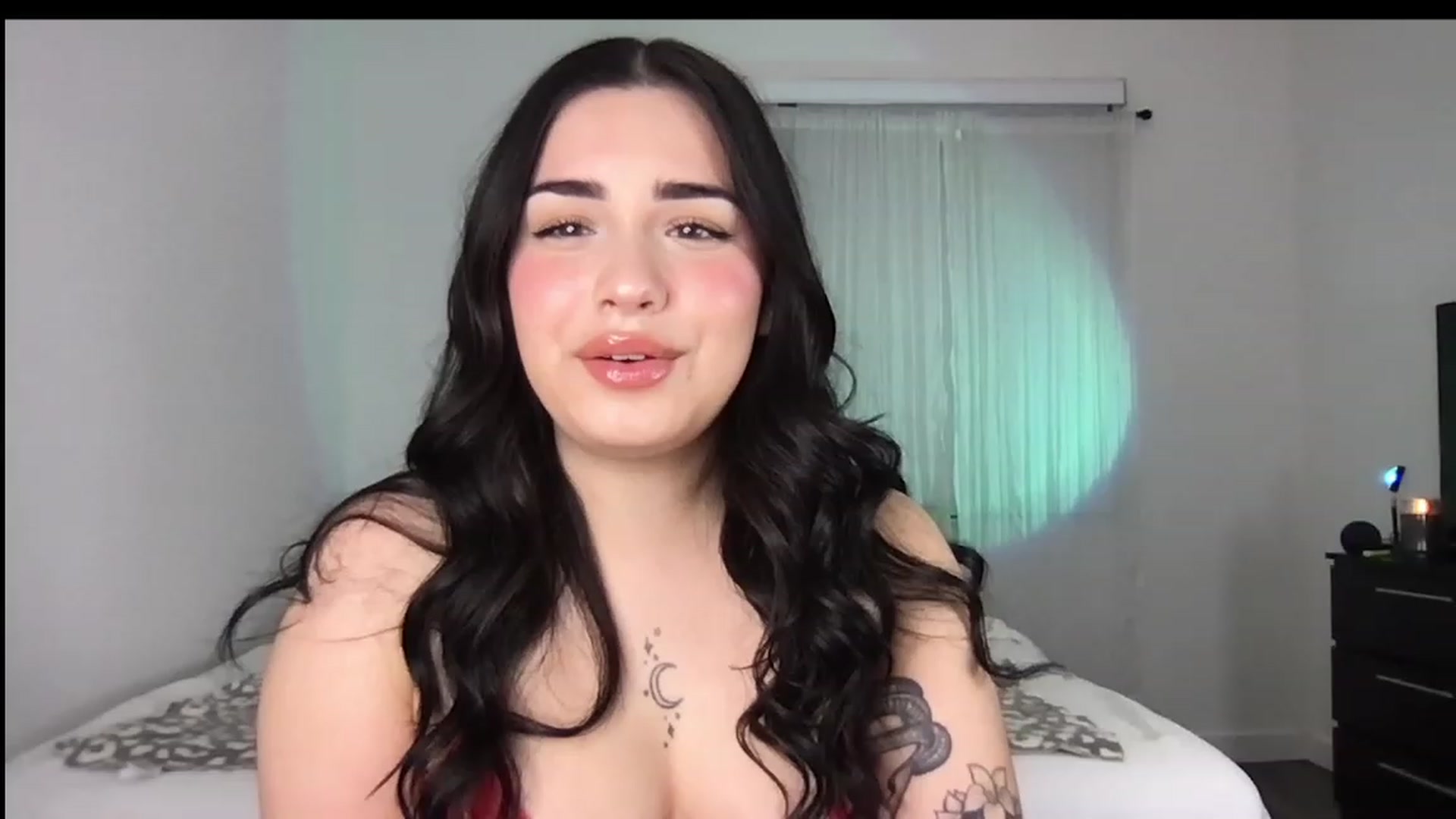 Gallery image thumbnail from babyxjulz's myfreecams stream on, 12/21/2022, 04:09 image 4 of 20