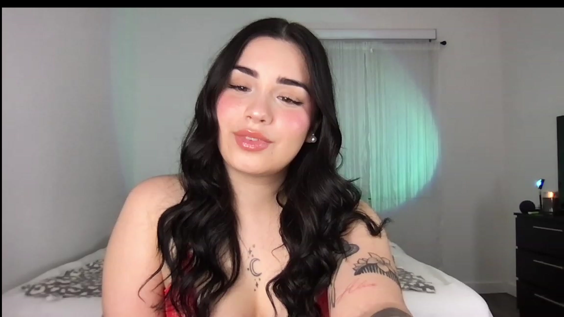 Gallery image thumbnail from babyxjulz's myfreecams stream on, 12/21/2022, 04:09 image 5 of 20