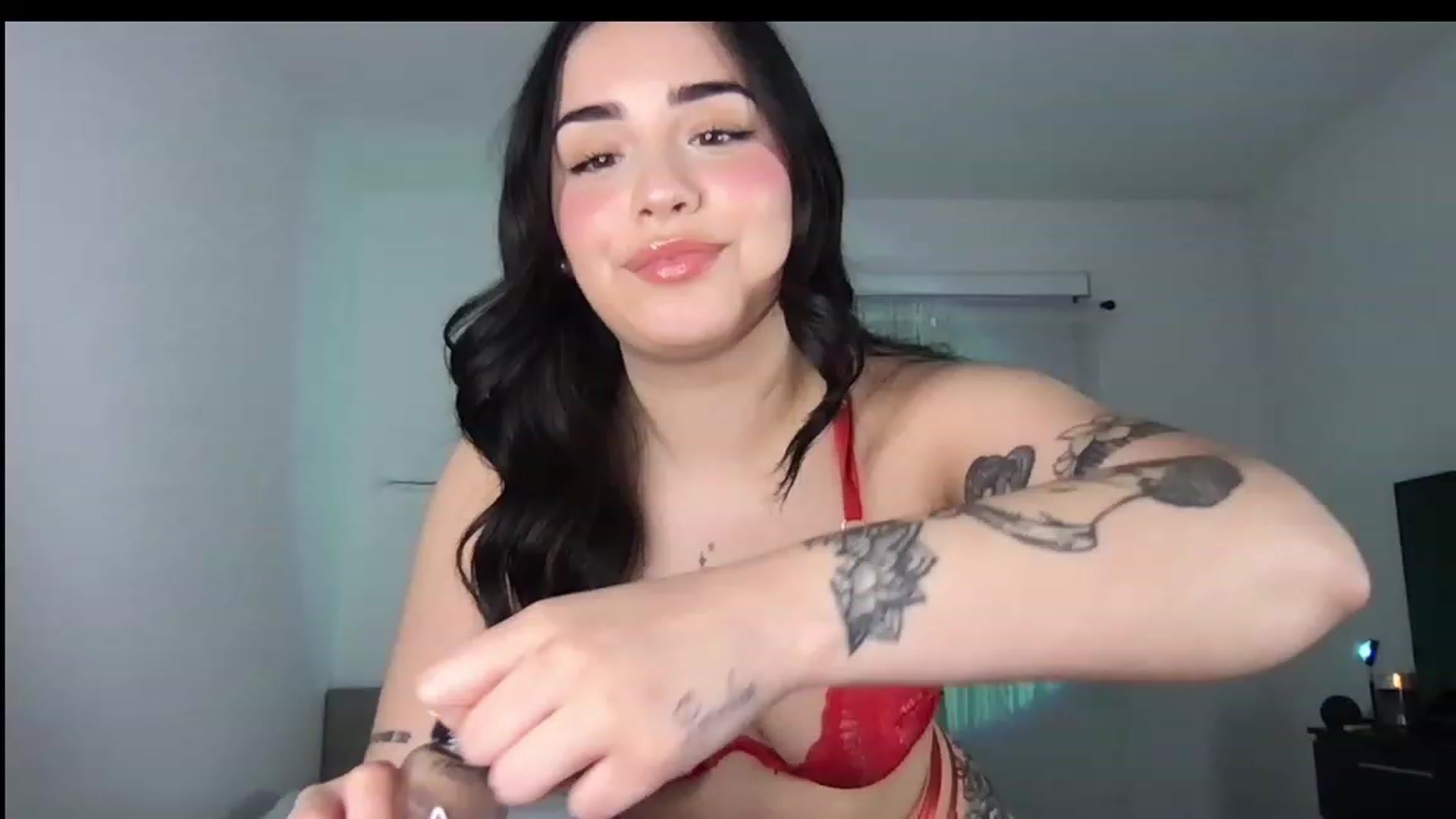 Gallery image thumbnail from babyxjulz's myfreecams stream on, 12/21/2022, 06:28 image 14 of 20