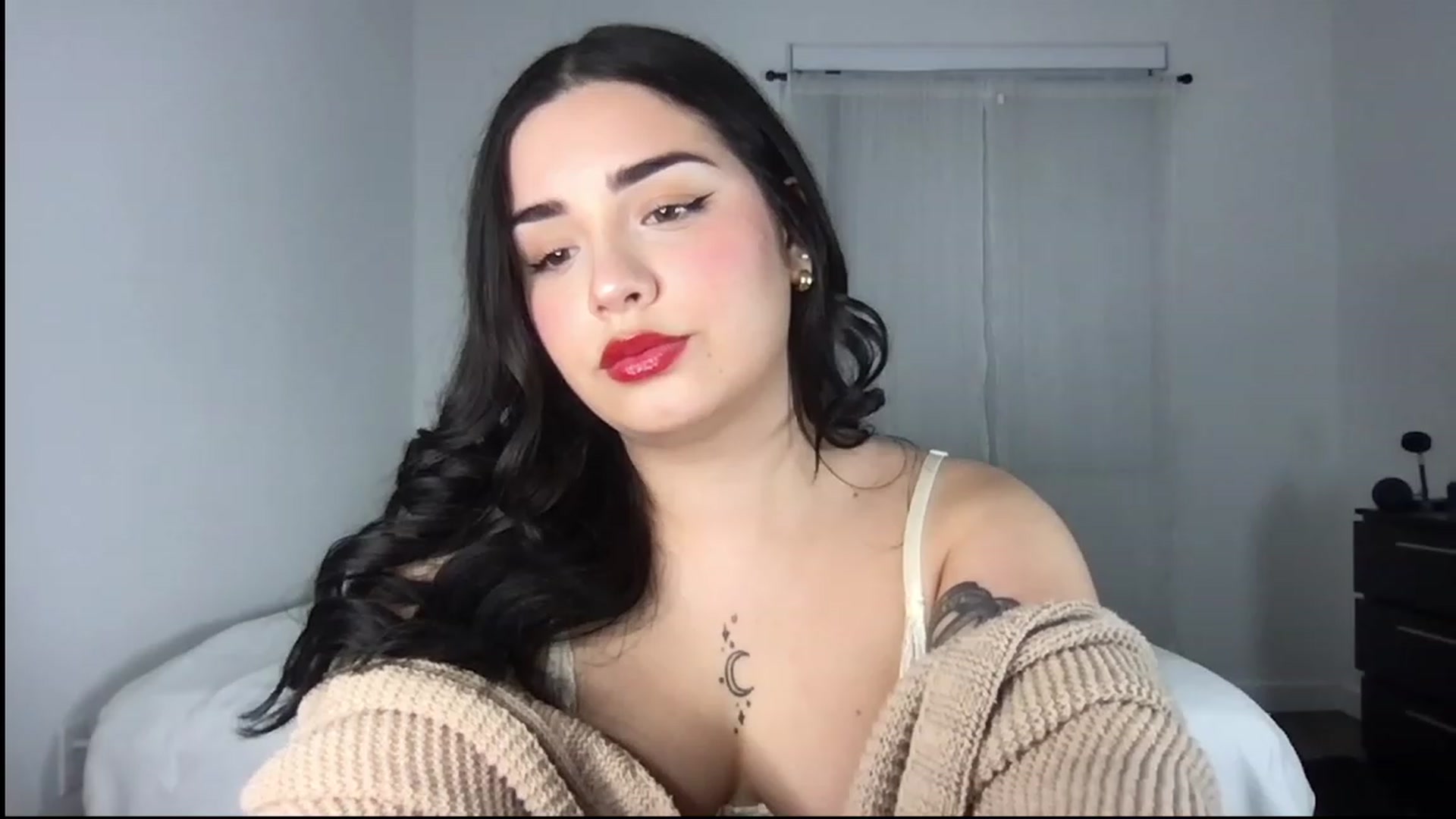 Gallery image thumbnail from babyxjulz's myfreecams stream on, 12/24/2022, 04:19 image 20 of 20