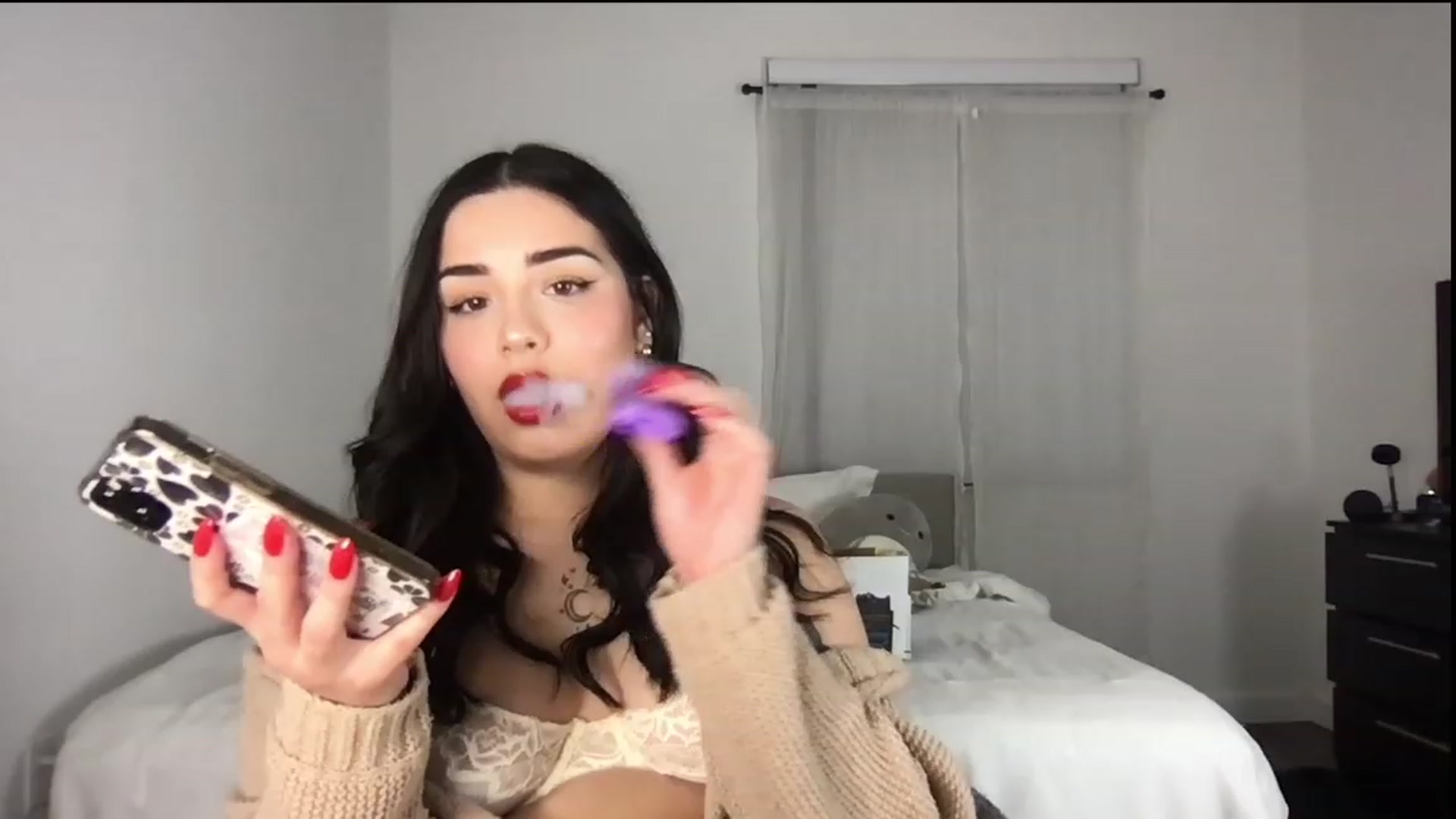Gallery image thumbnail from babyxjulz's myfreecams stream on, 12/24/2022, 04:19 image 7 of 20