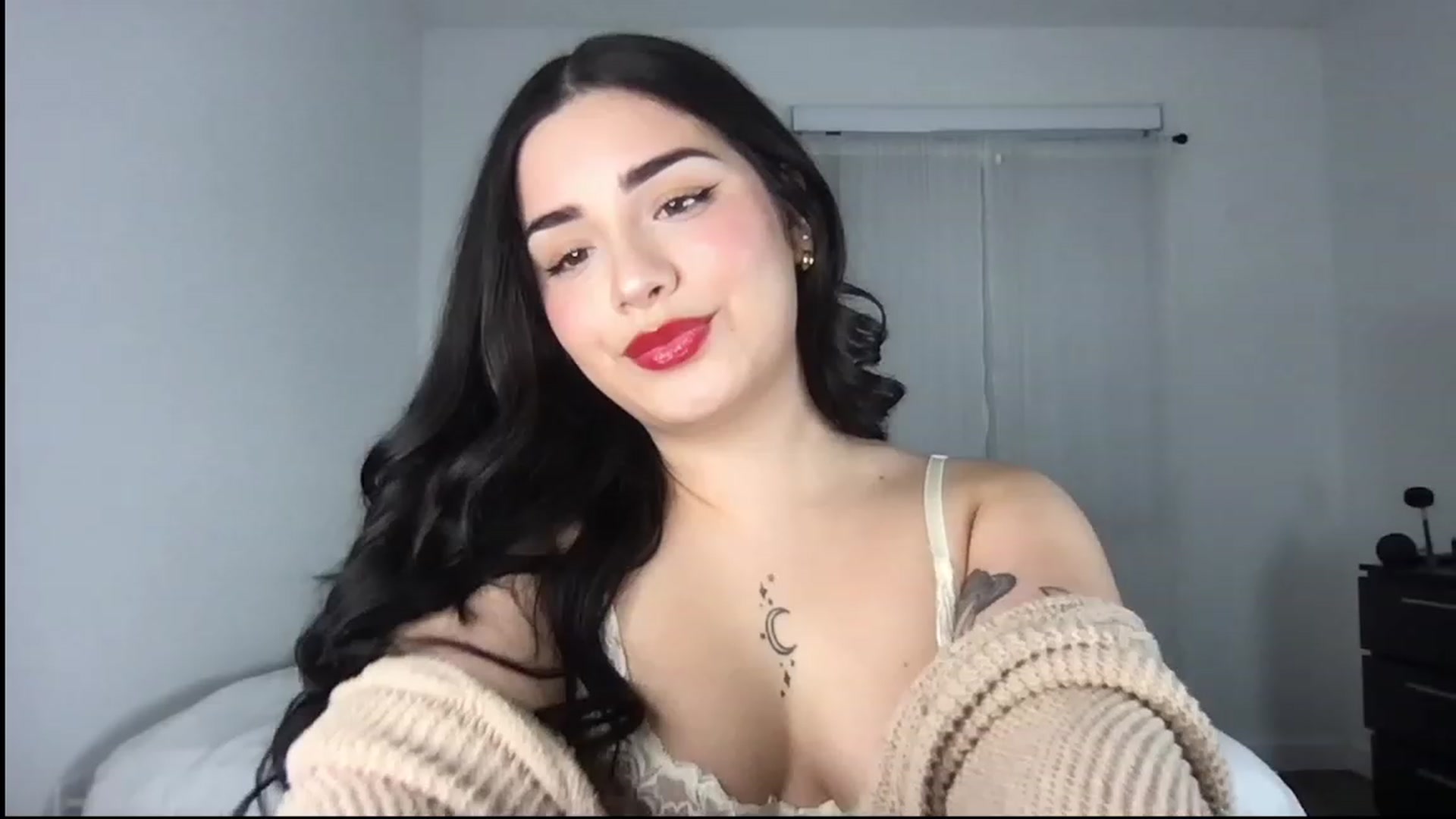 Gallery image thumbnail from babyxjulz's myfreecams stream on, 12/24/2022, 04:19 image 15 of 20