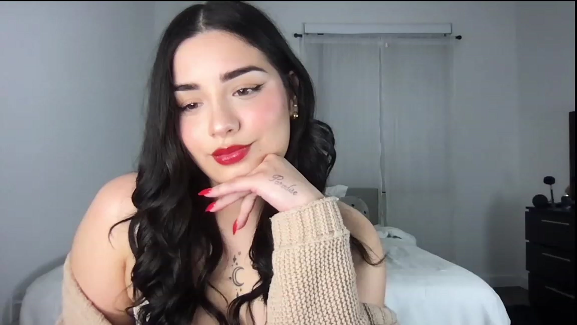 Gallery image thumbnail from babyxjulz's myfreecams stream on, 12/24/2022, 04:19 image 8 of 20