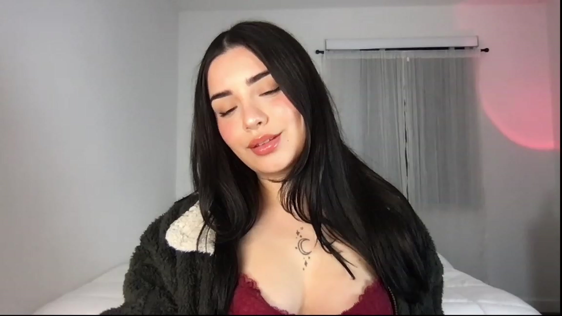 Gallery image thumbnail from babyxjulz's myfreecams stream on, 12/27/2022, 04:34 image 16 of 20