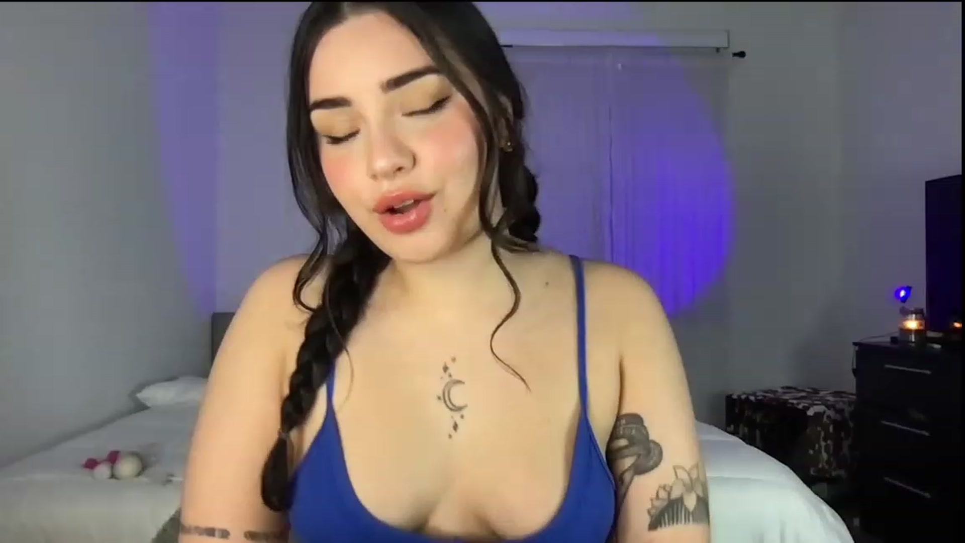 Gallery image thumbnail from babyxjulz's myfreecams stream on, 12/29/2022, 05:20 image 3 of 20