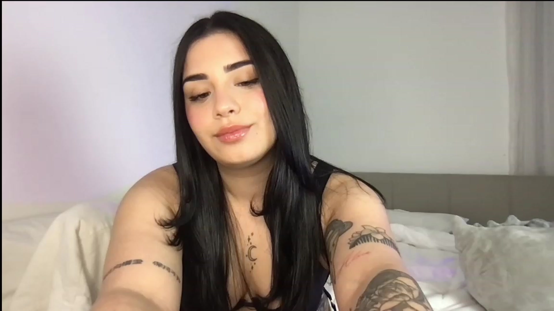 Gallery image thumbnail from babyxjulz's myfreecams stream on, 01/13/2023, 07:42 image 5 of 20